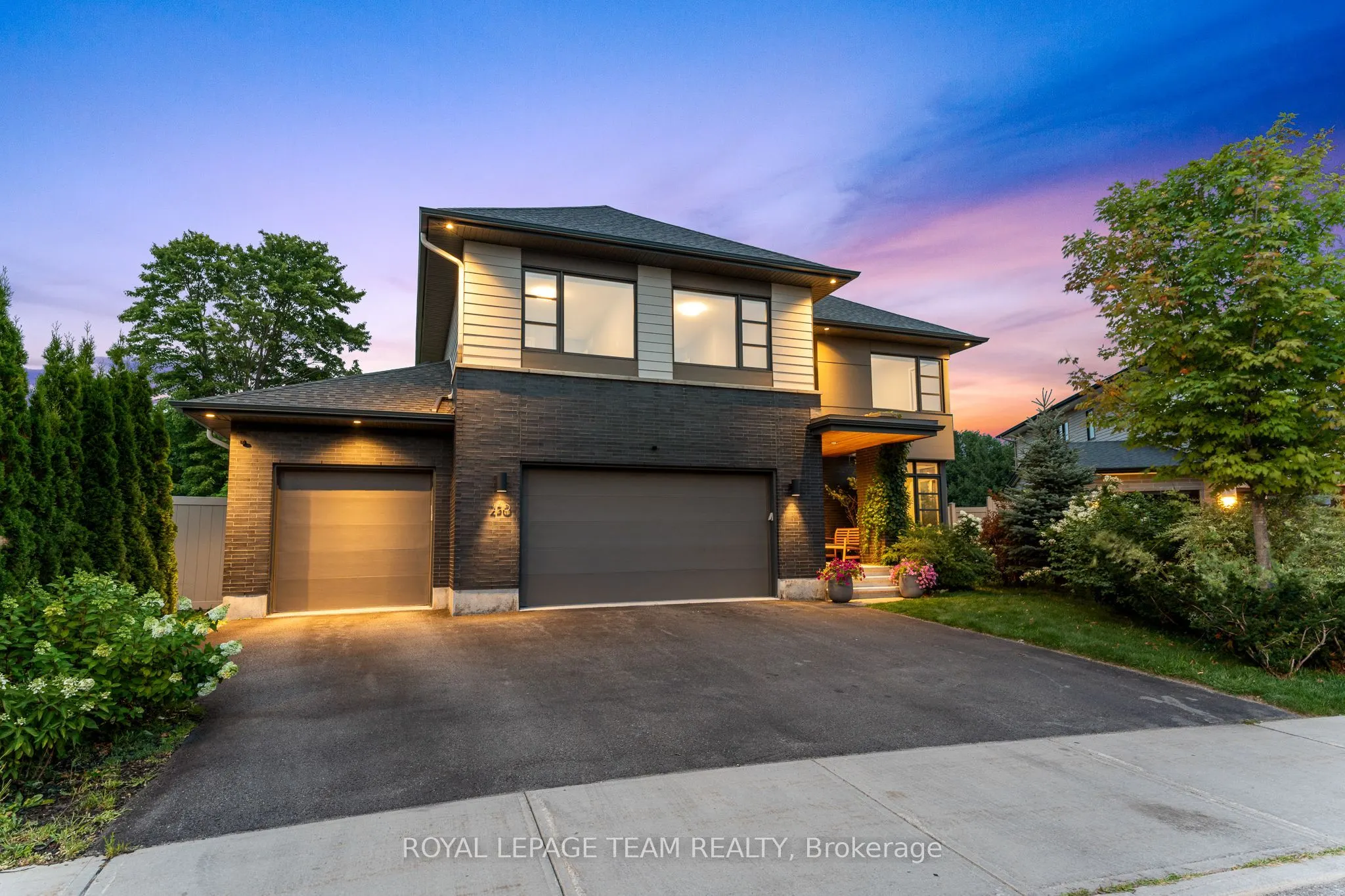 250 Sunnyridge Crescent