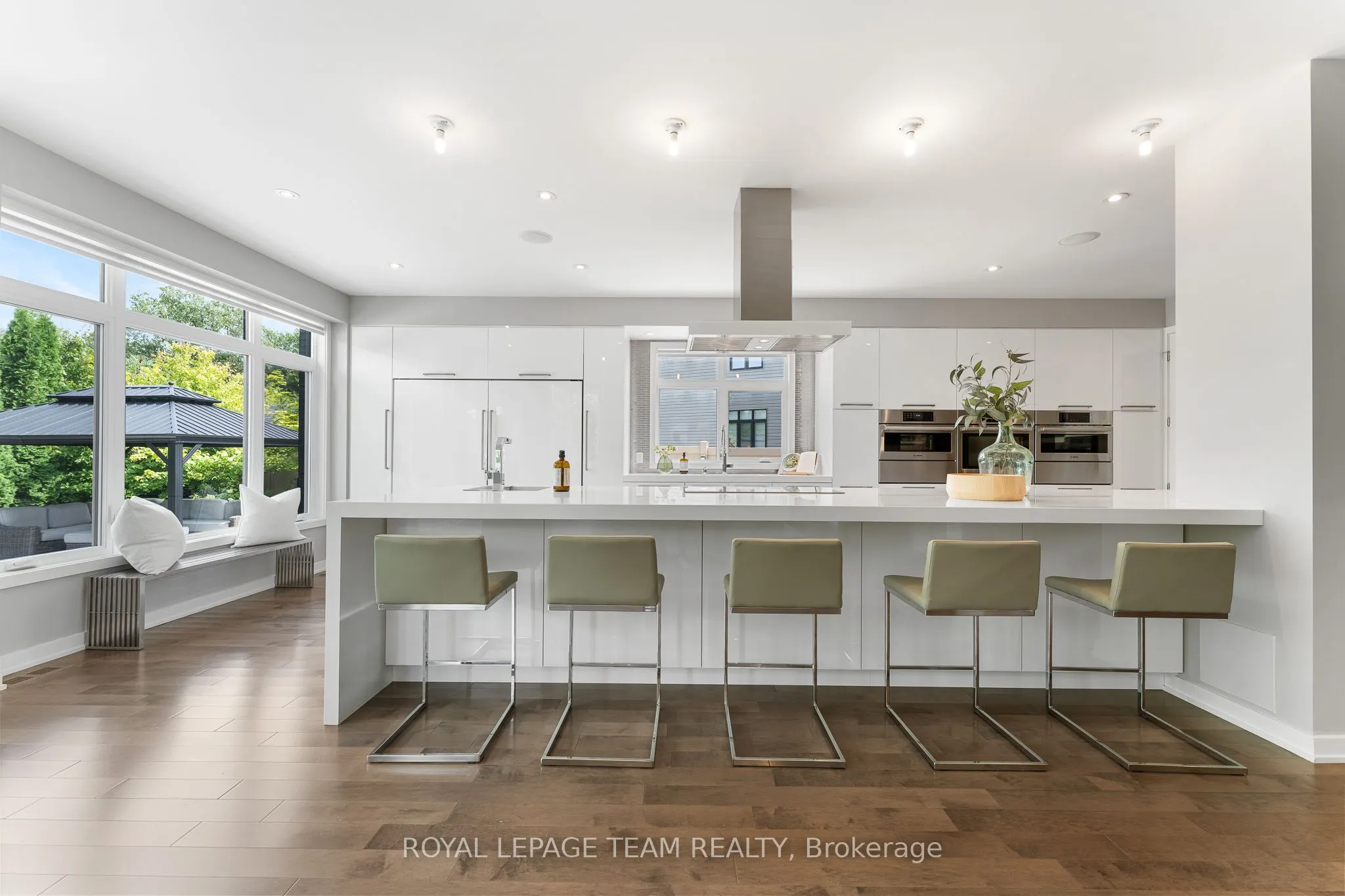 250 Sunnyridge Crescent