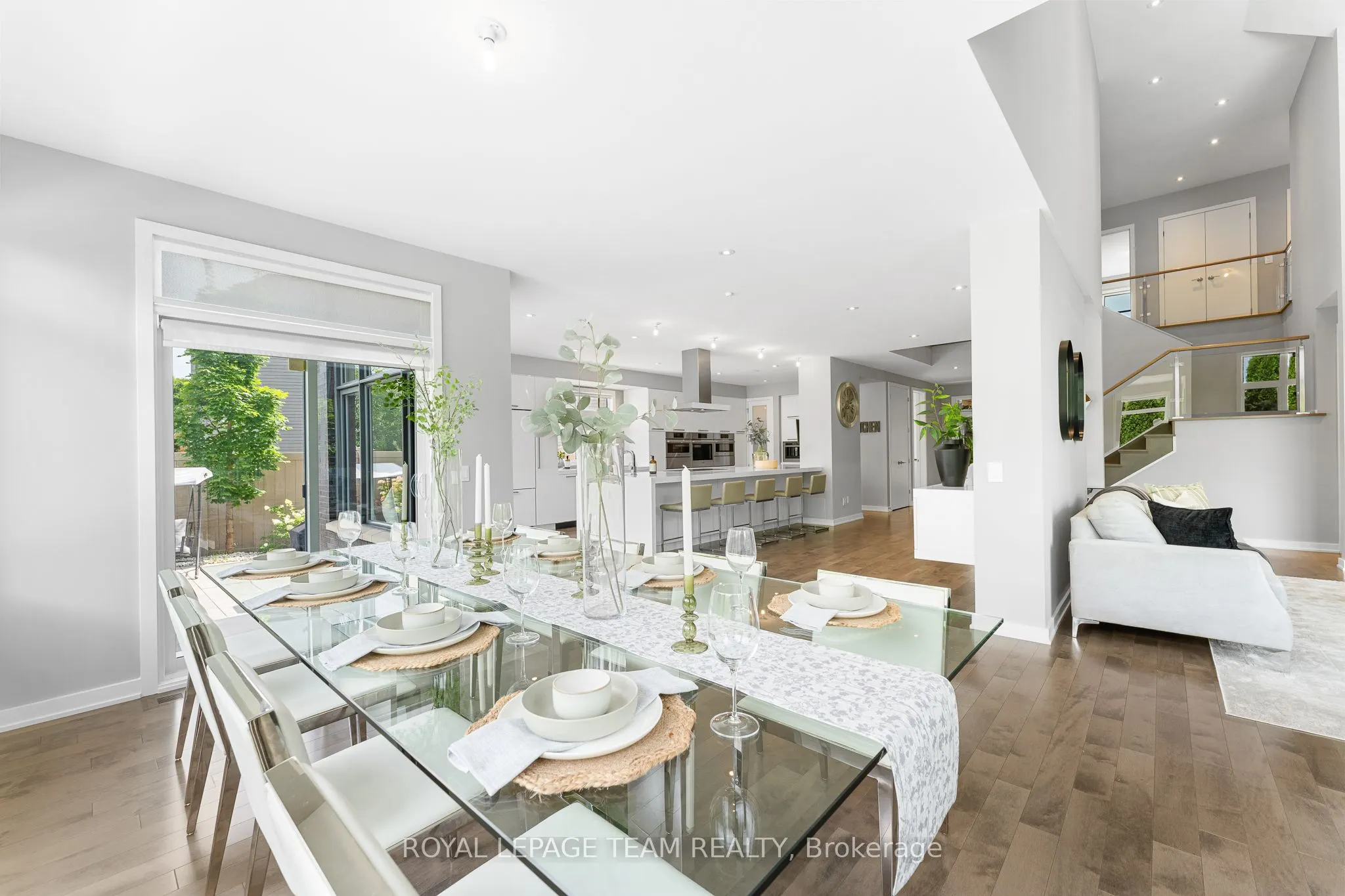 250 Sunnyridge Crescent