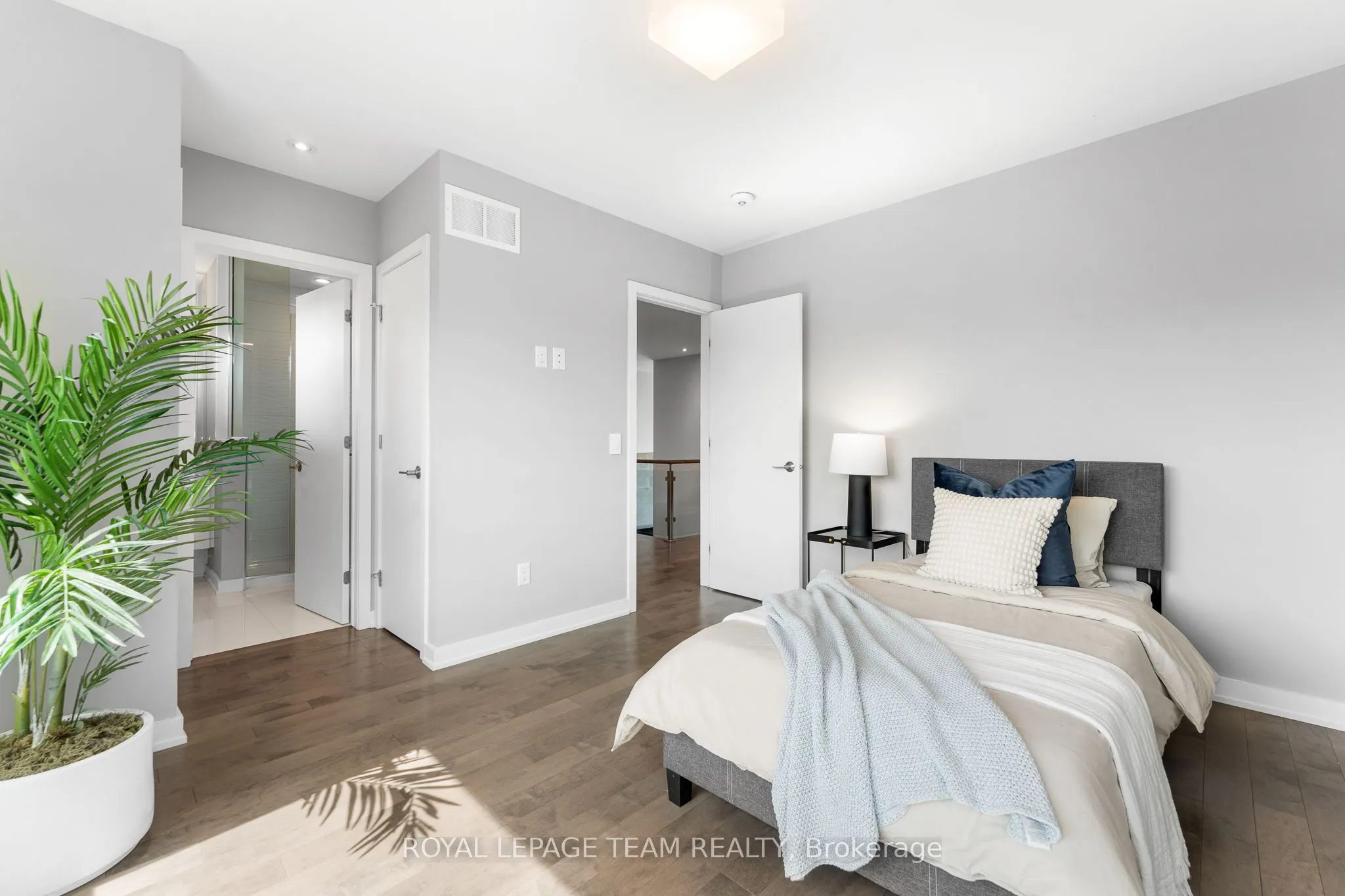 250 Sunnyridge Crescent