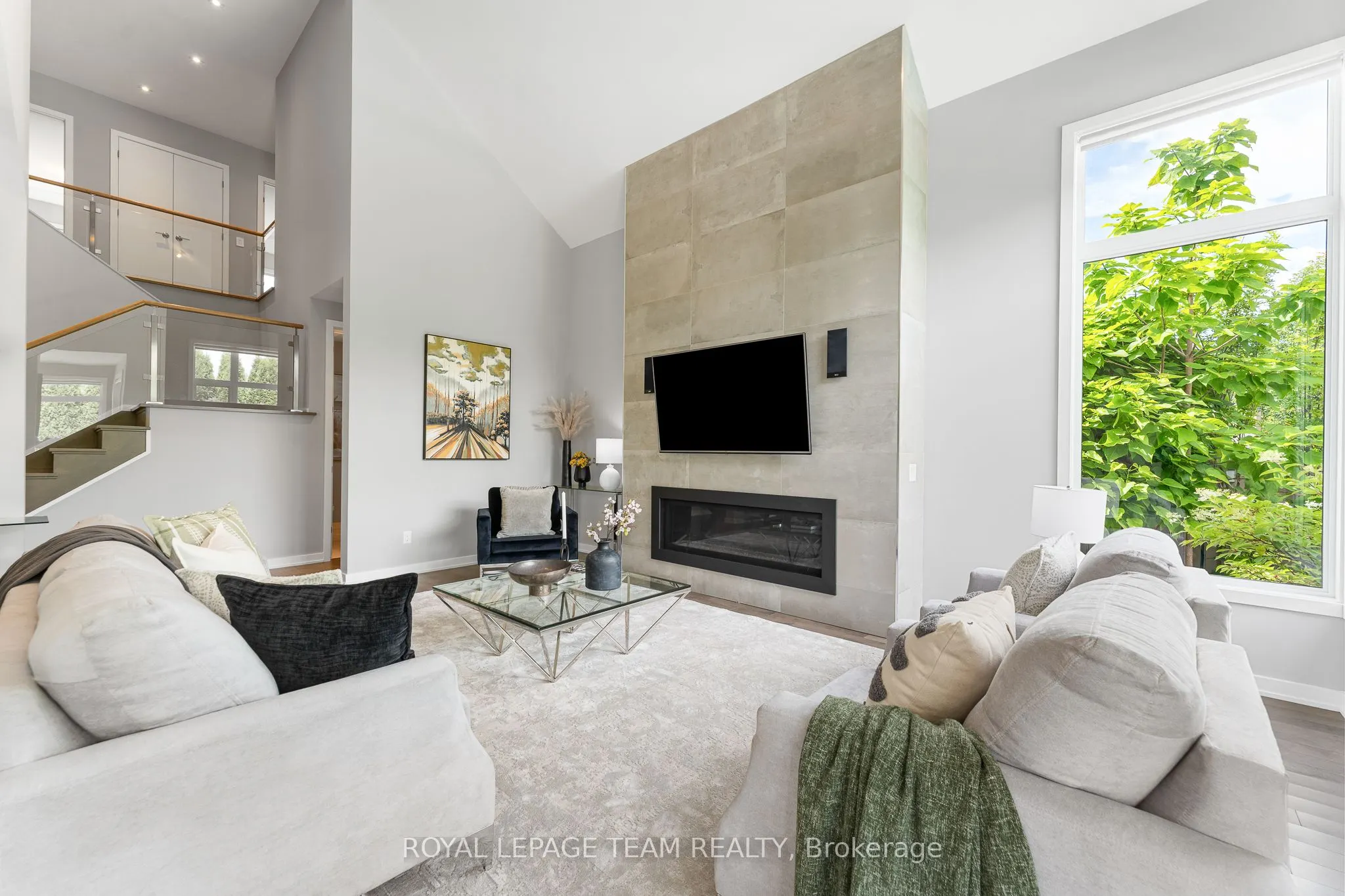 250 Sunnyridge Crescent