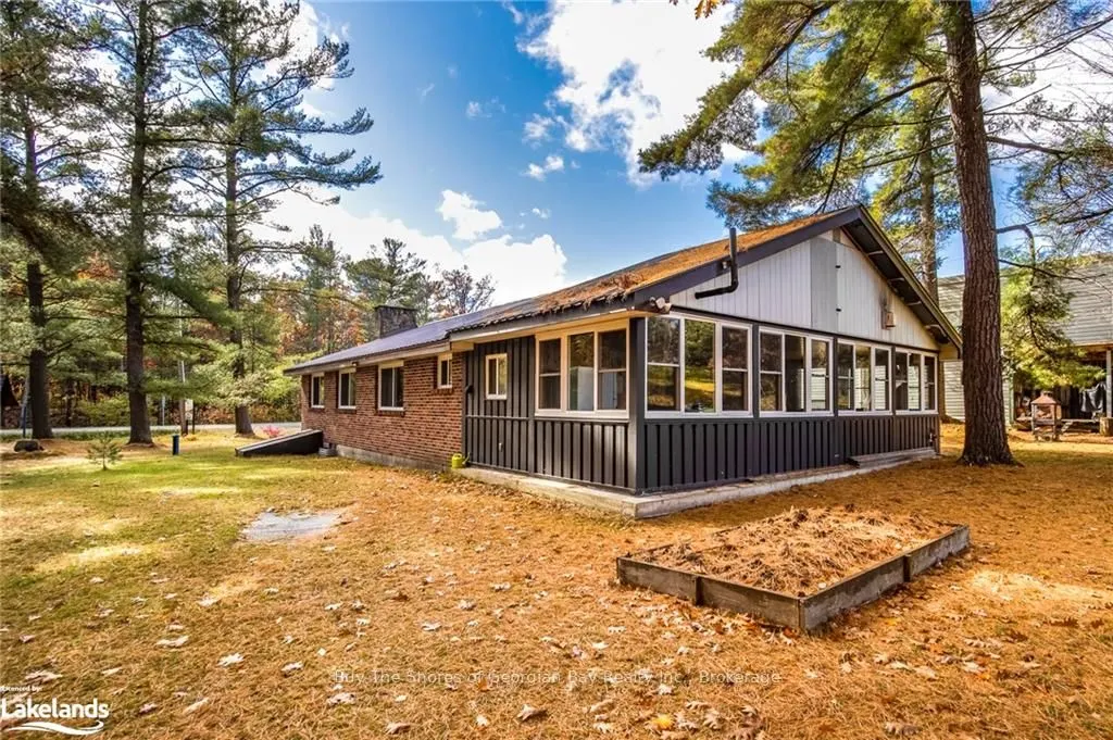 2512 Honey Harbour Road