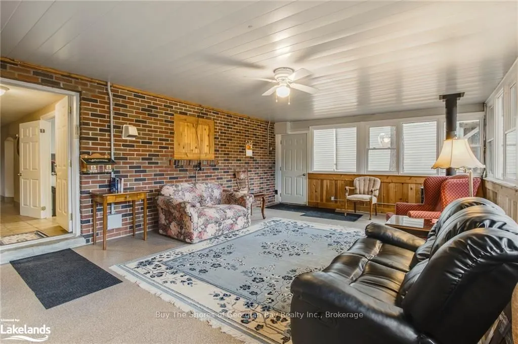 2512 Honey Harbour Road