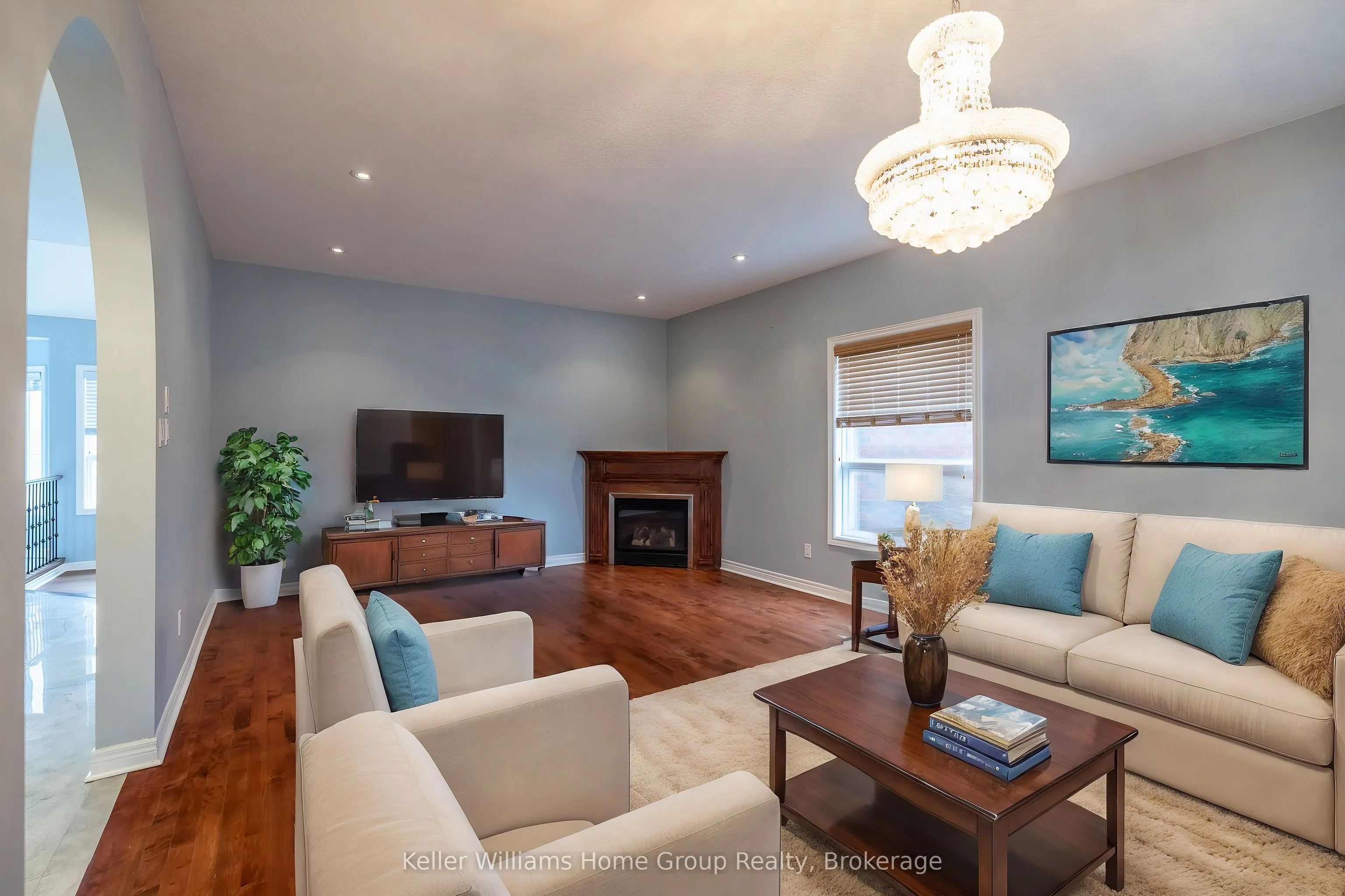 4 CLAIRFIELDS Drive W