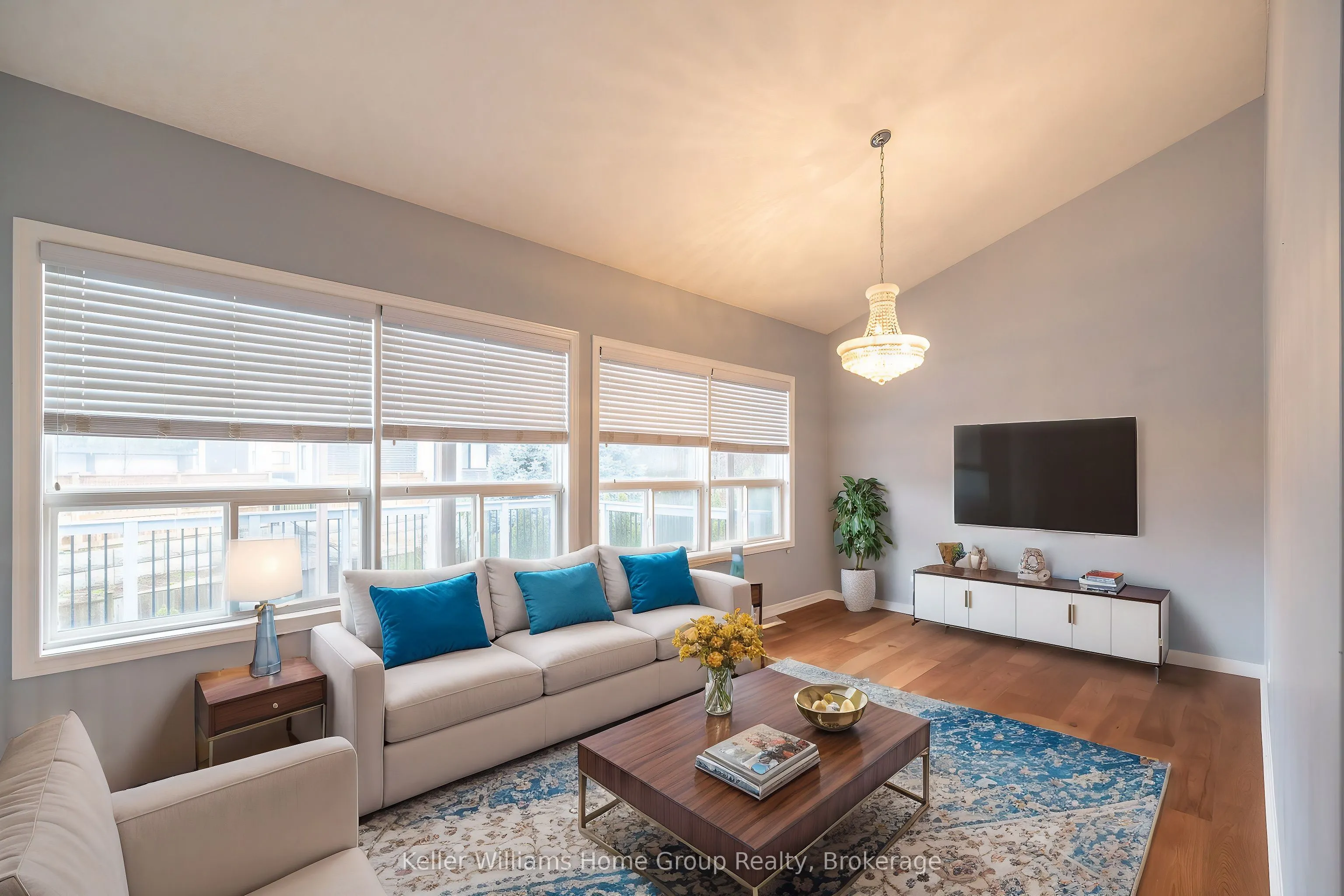 4 CLAIRFIELDS Drive W