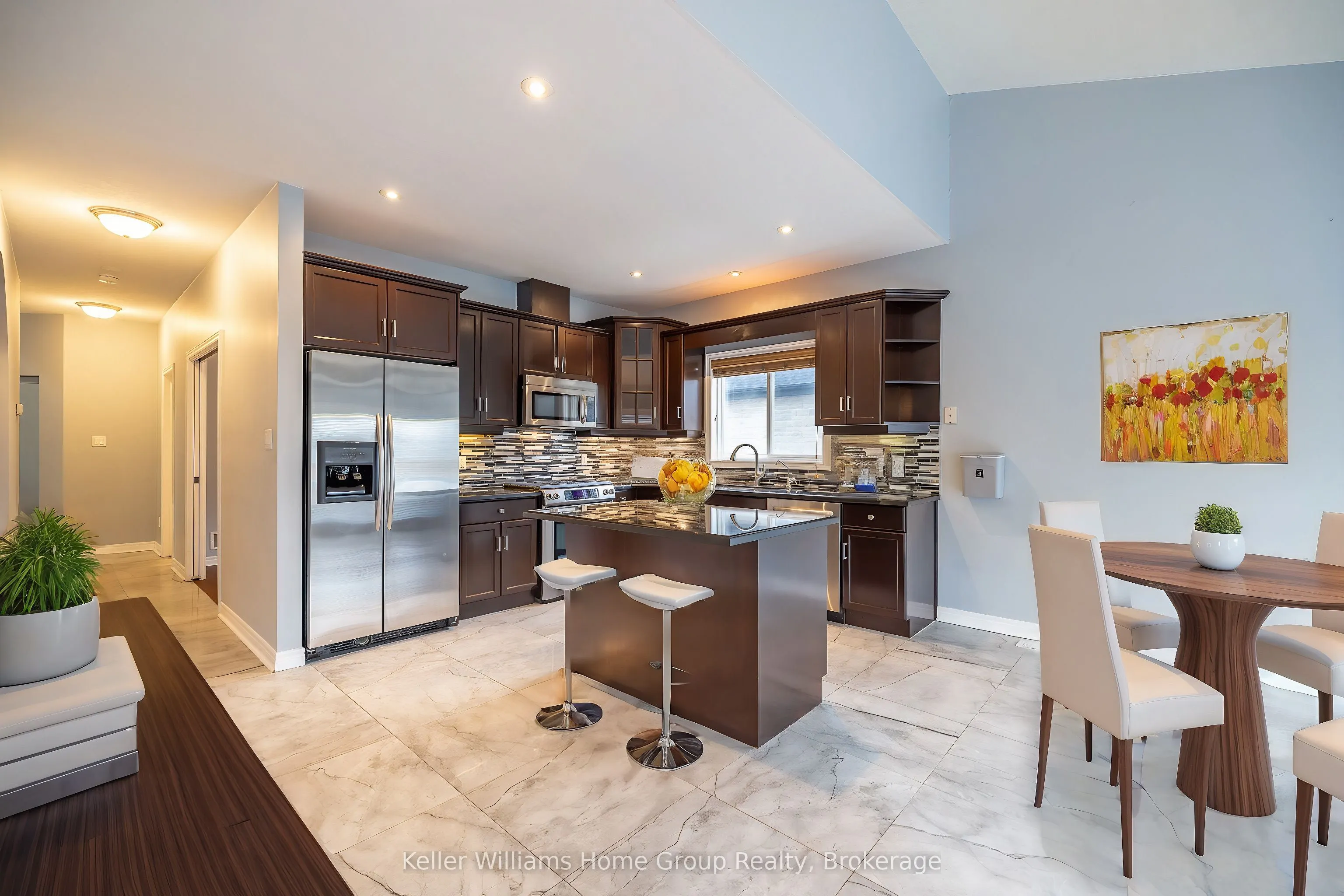 4 CLAIRFIELDS Drive W
