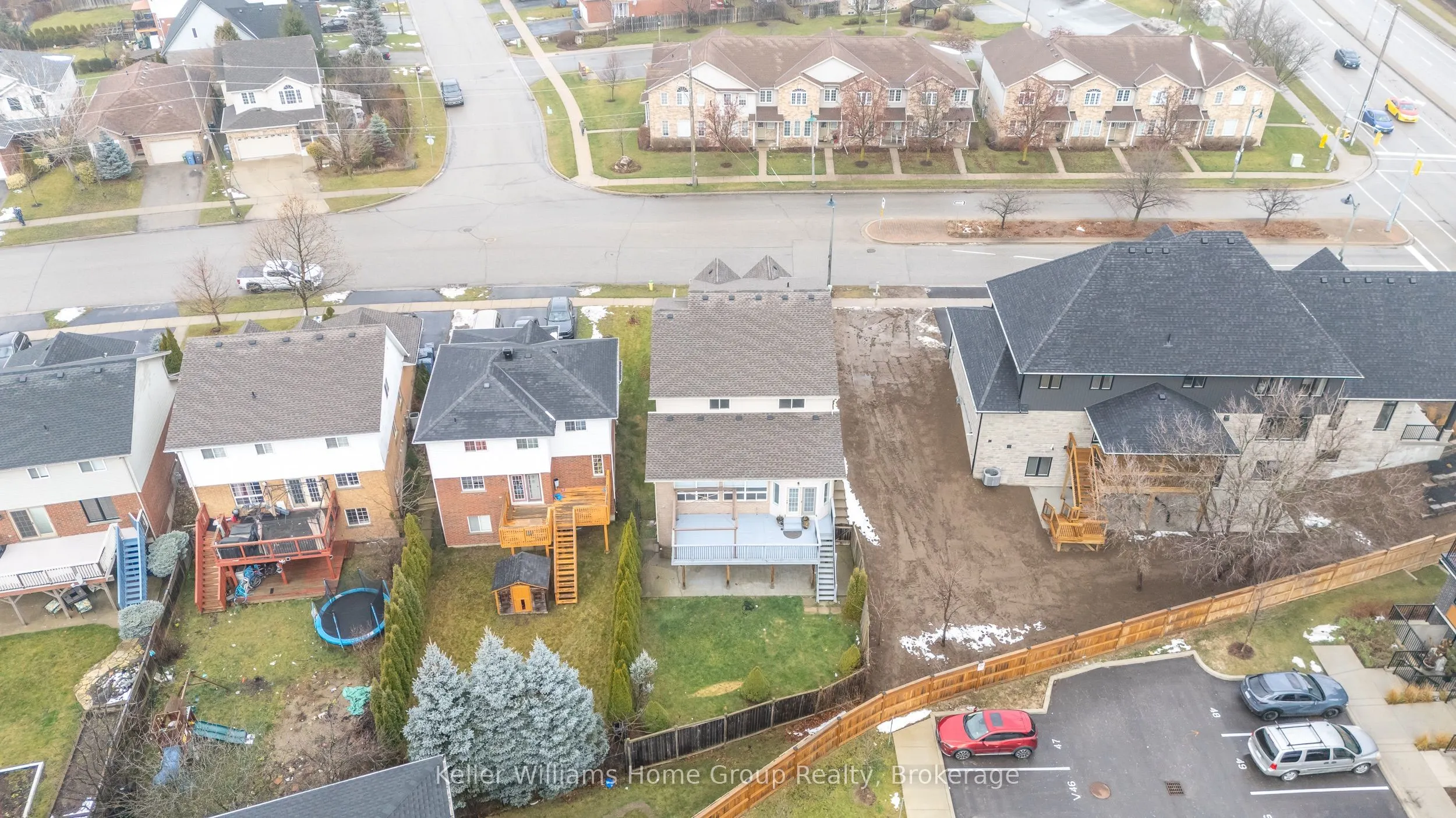 4 CLAIRFIELDS Drive W
