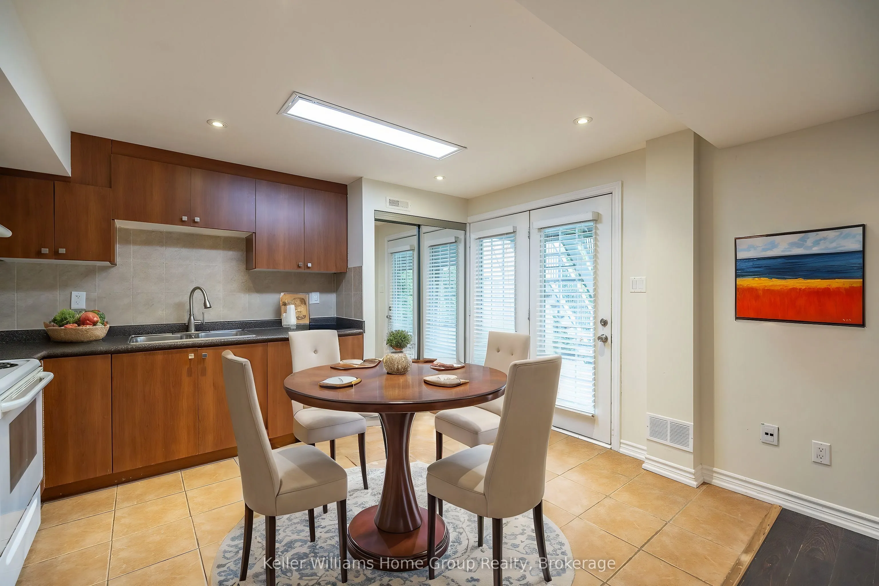 4 CLAIRFIELDS Drive W