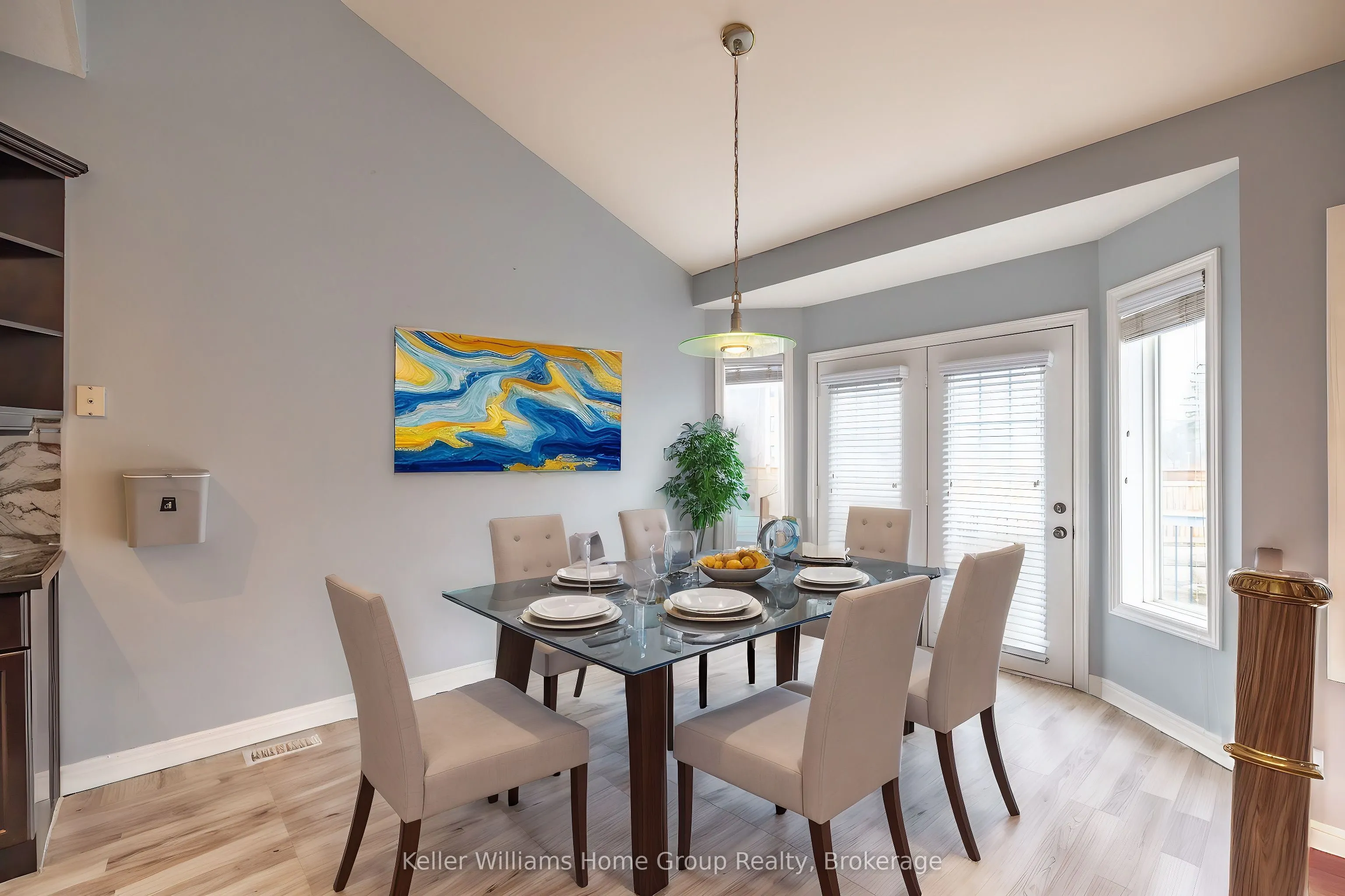 4 CLAIRFIELDS Drive W