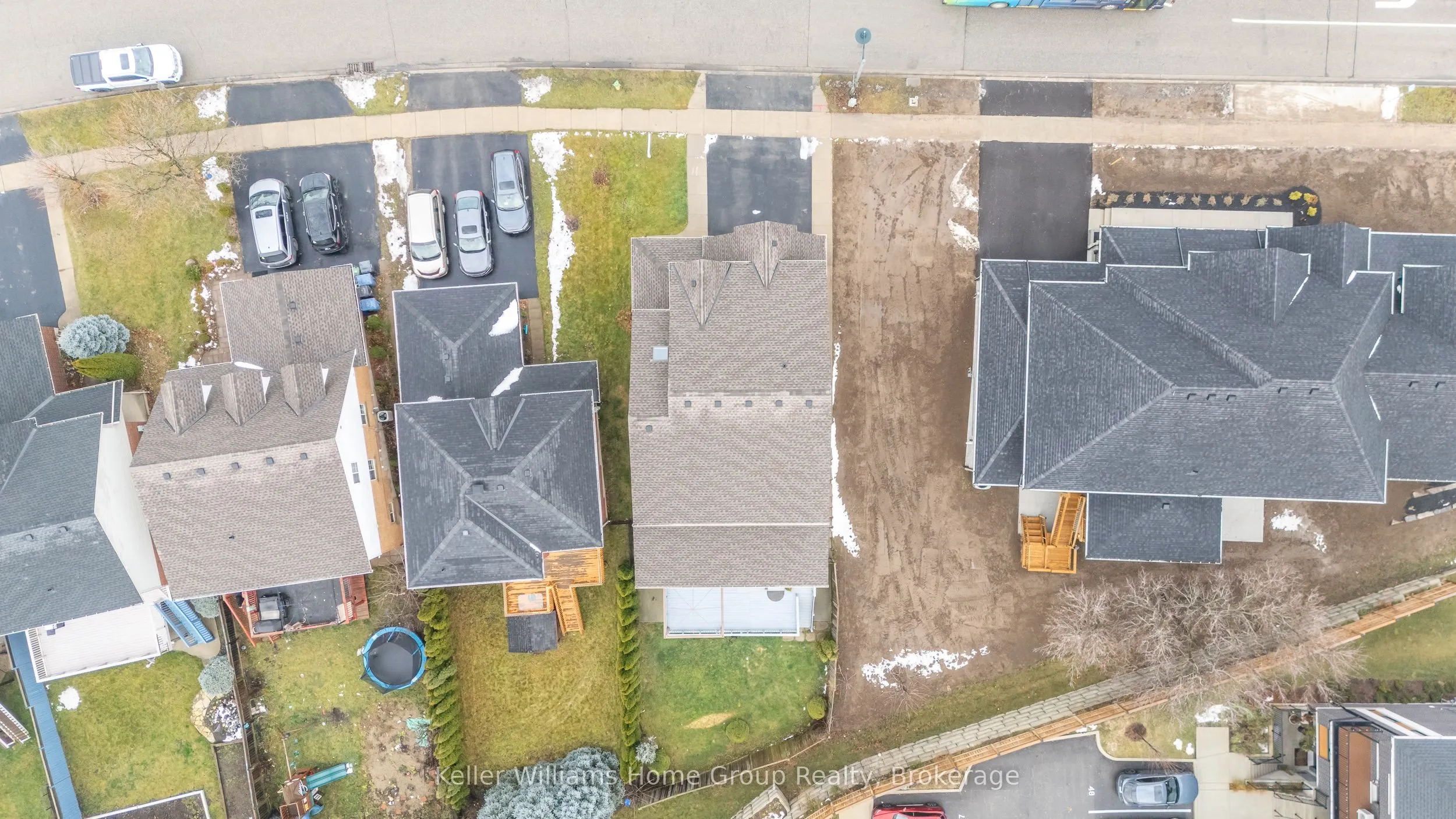 4 CLAIRFIELDS Drive W