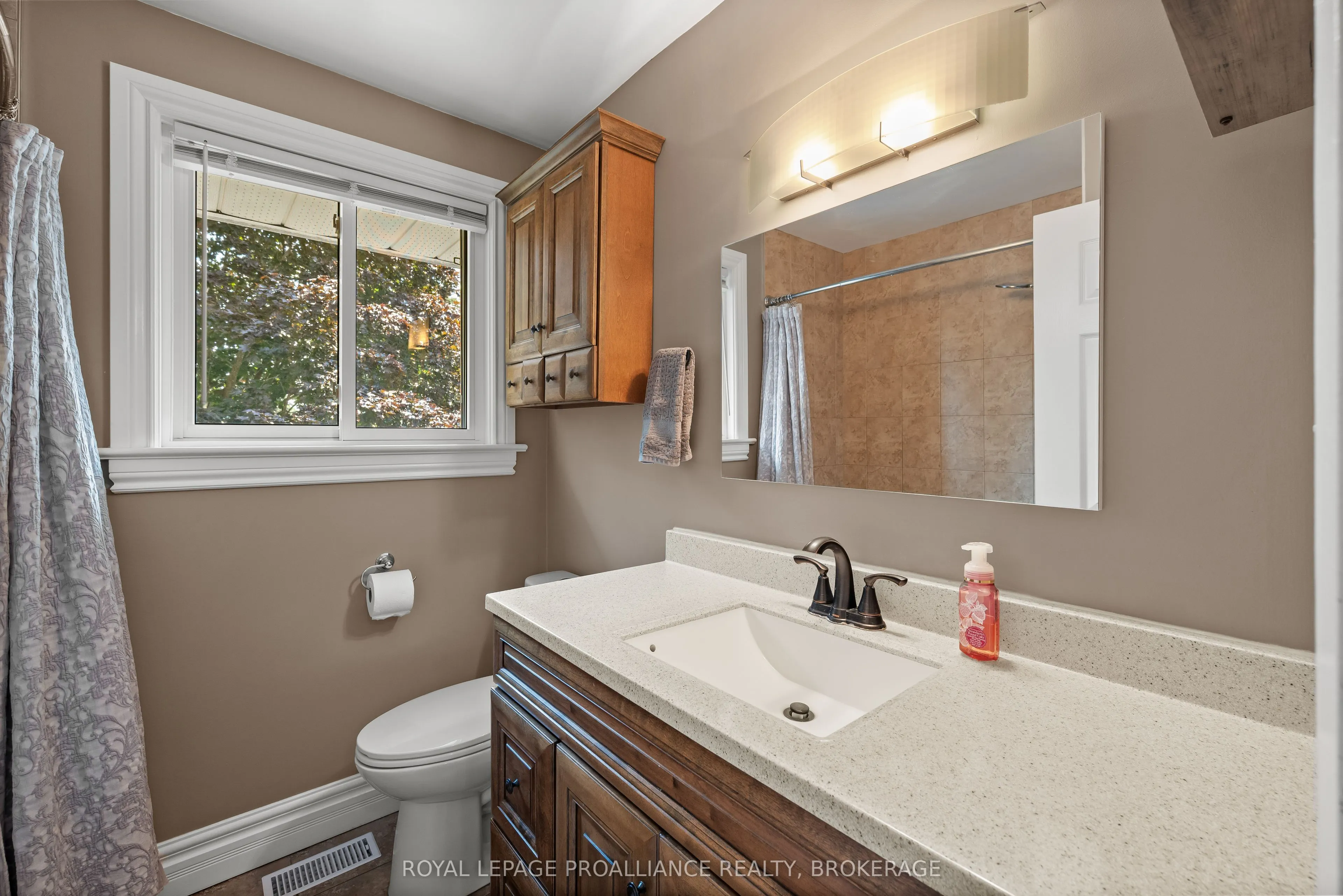 228 Glengarry Road