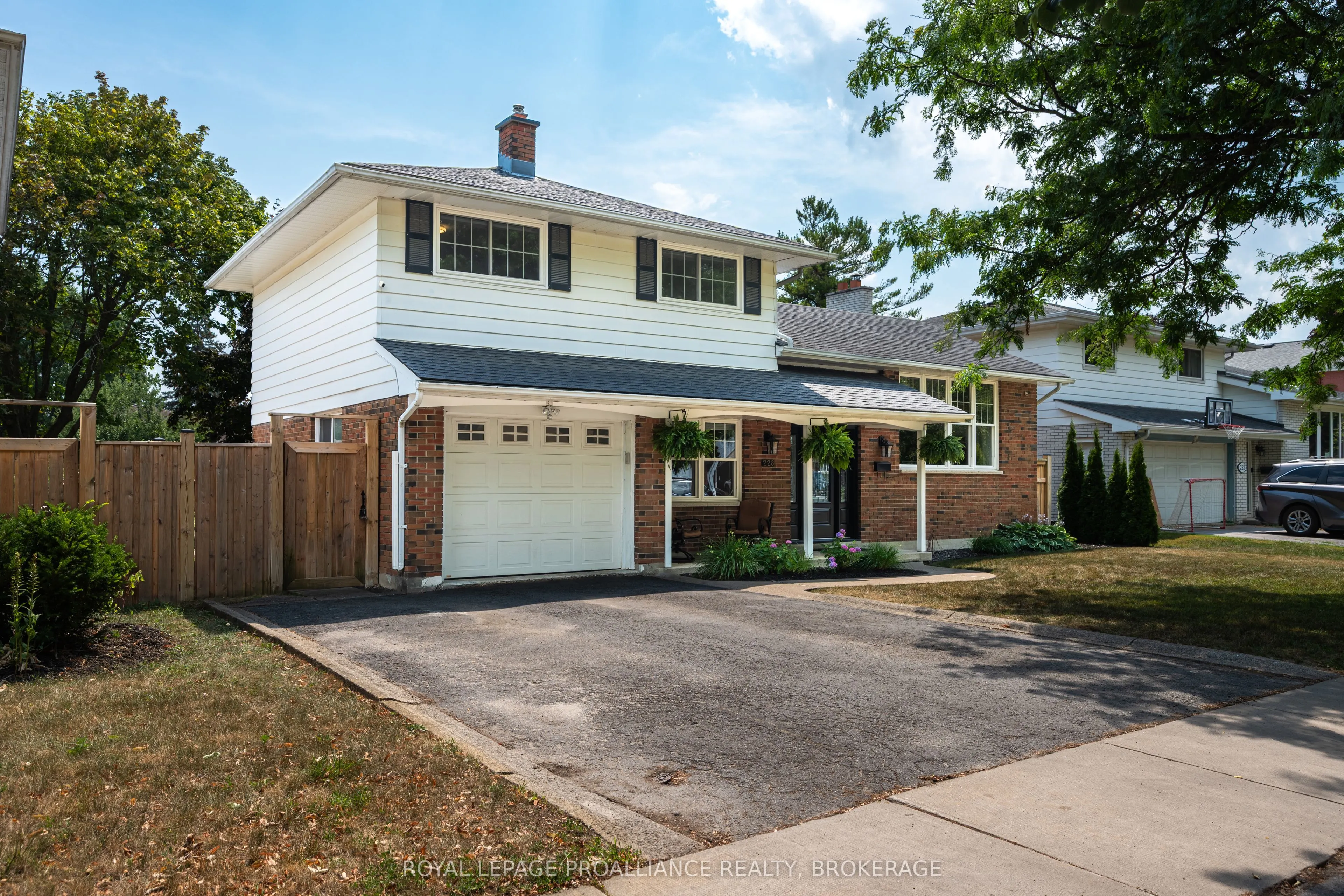 228 Glengarry Road