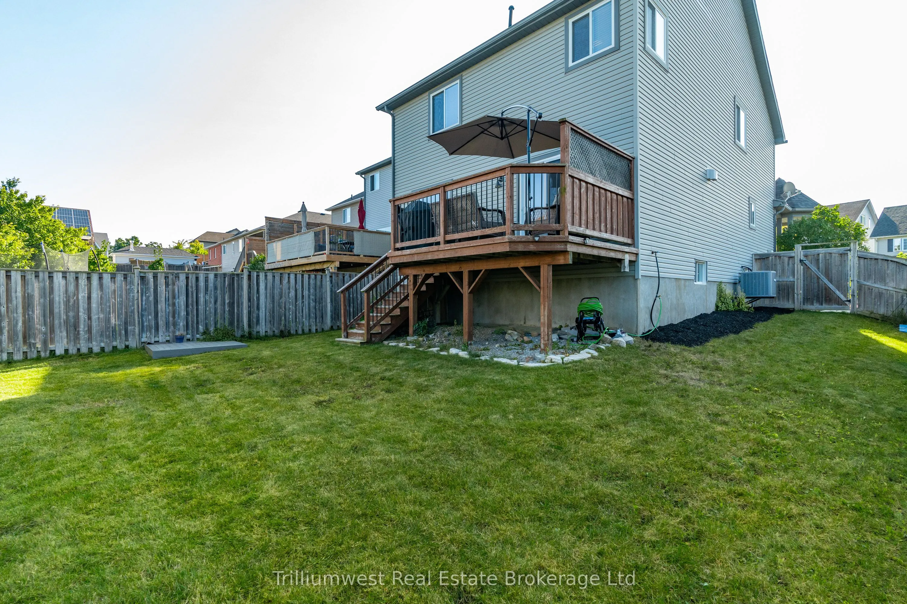 220 Ridge Top Crescent