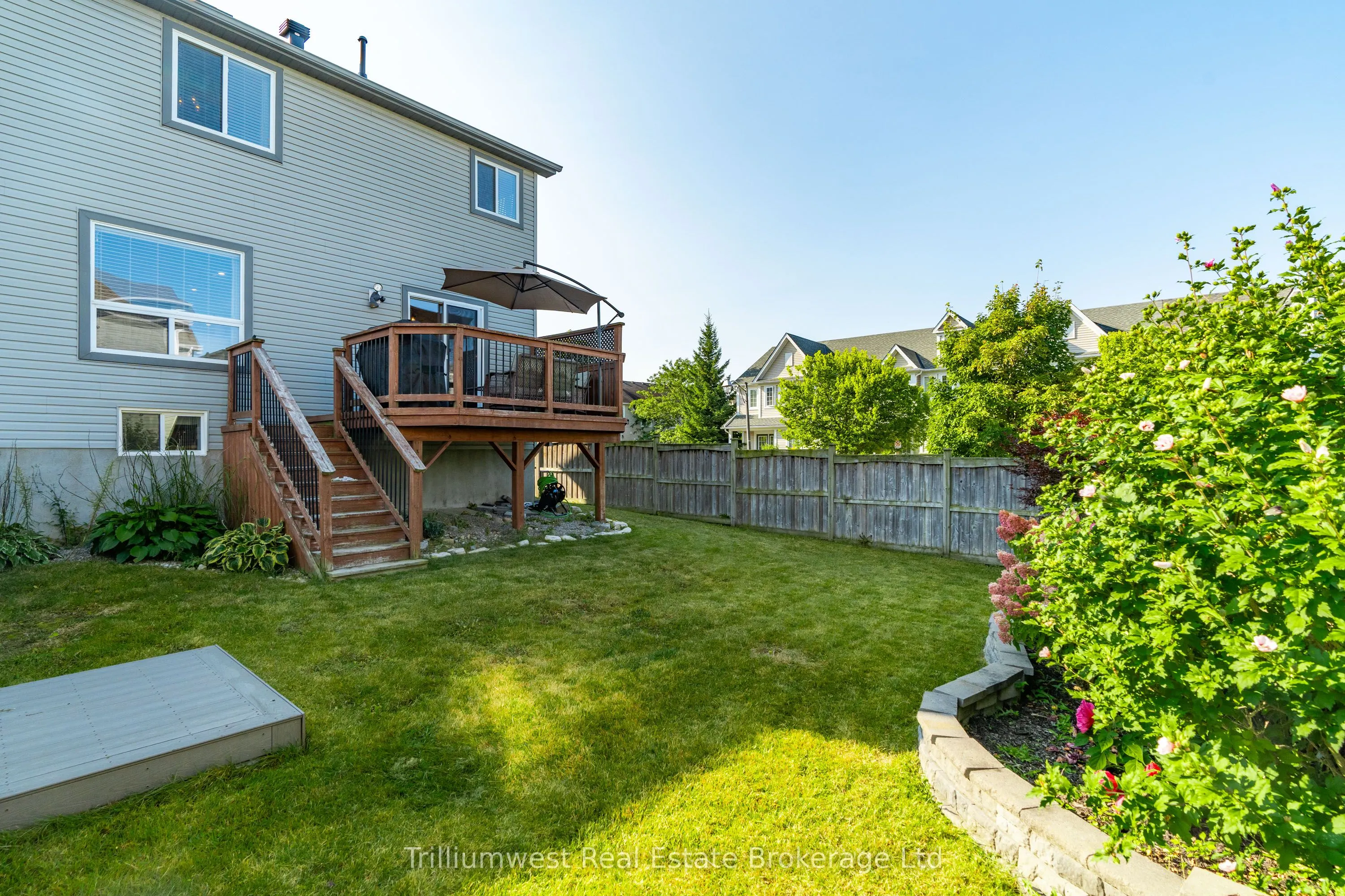 220 Ridge Top Crescent