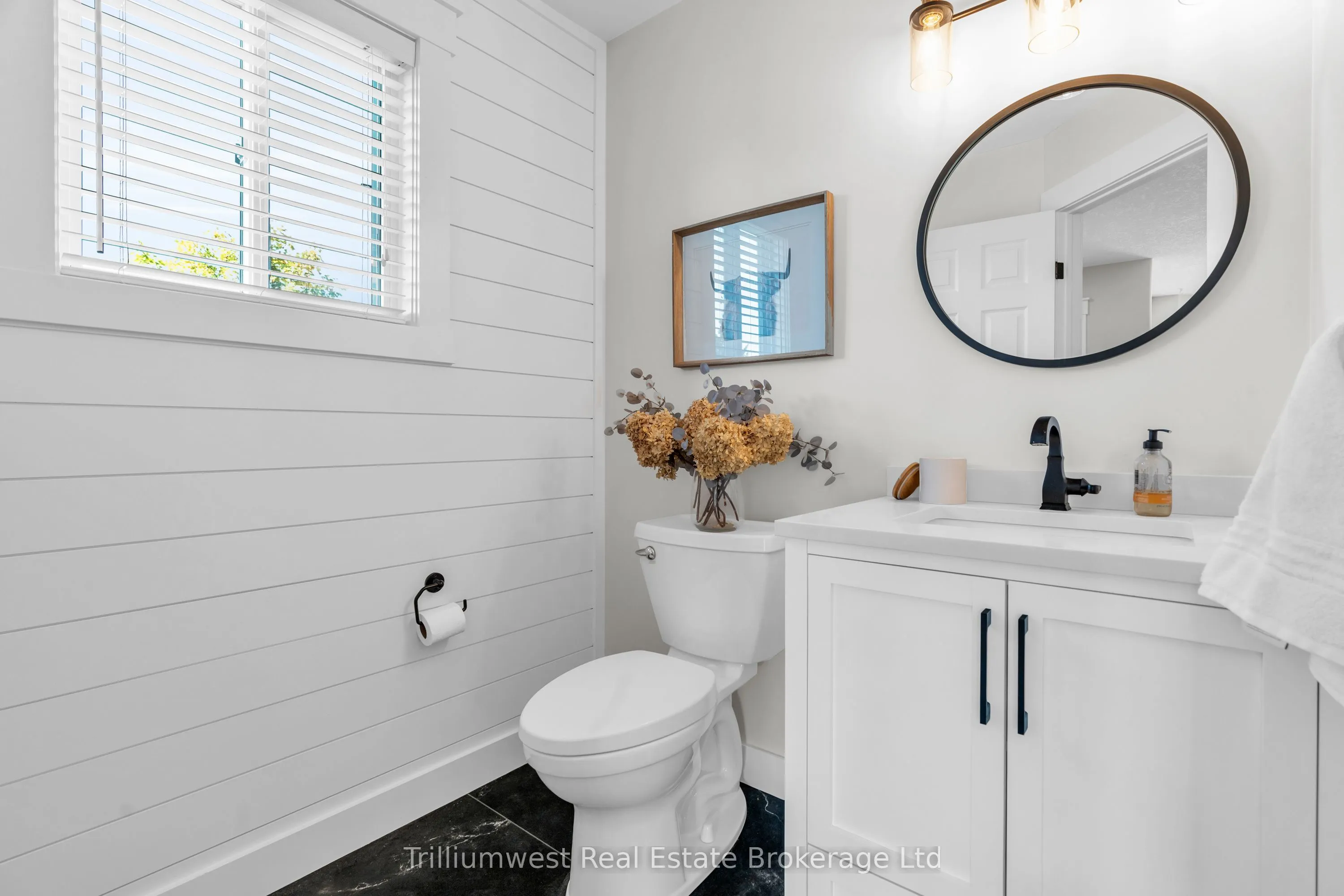 220 Ridge Top Crescent