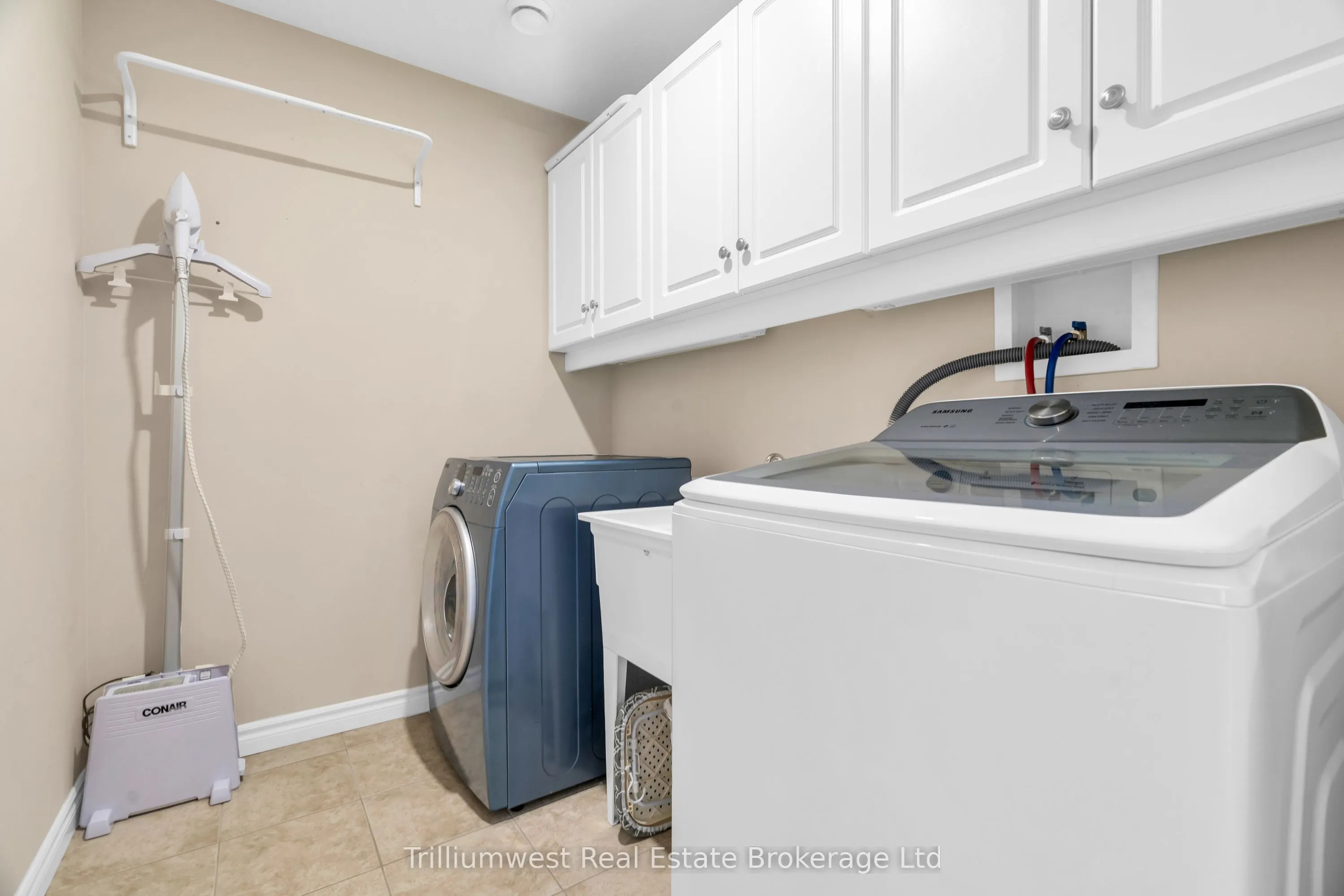 220 Ridge Top Crescent