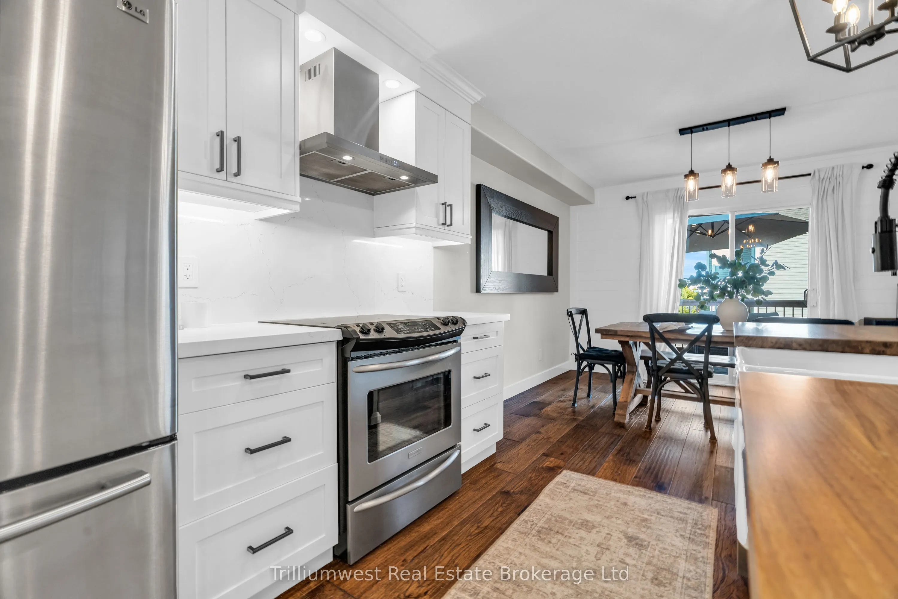 220 Ridge Top Crescent