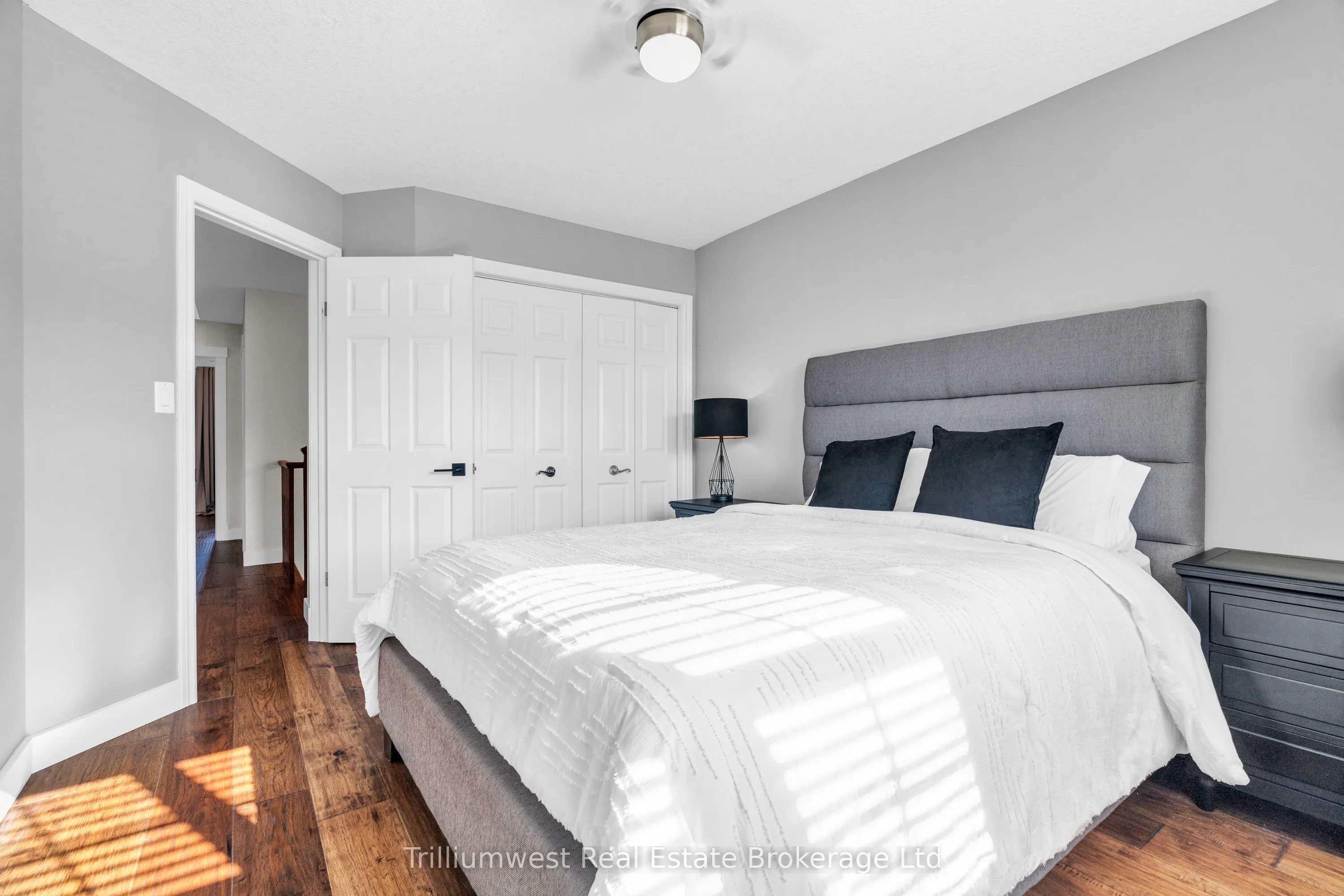 220 Ridge Top Crescent