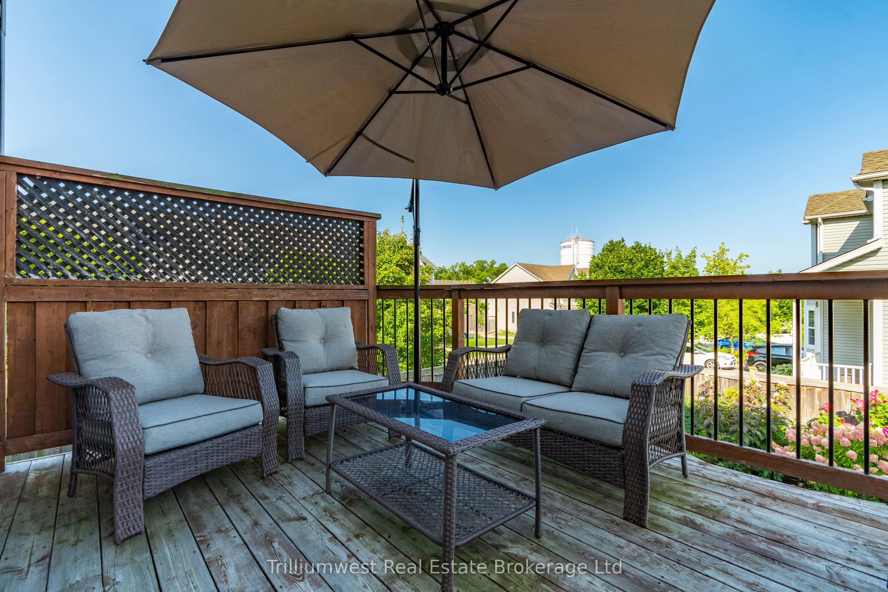 220 Ridge Top Crescent