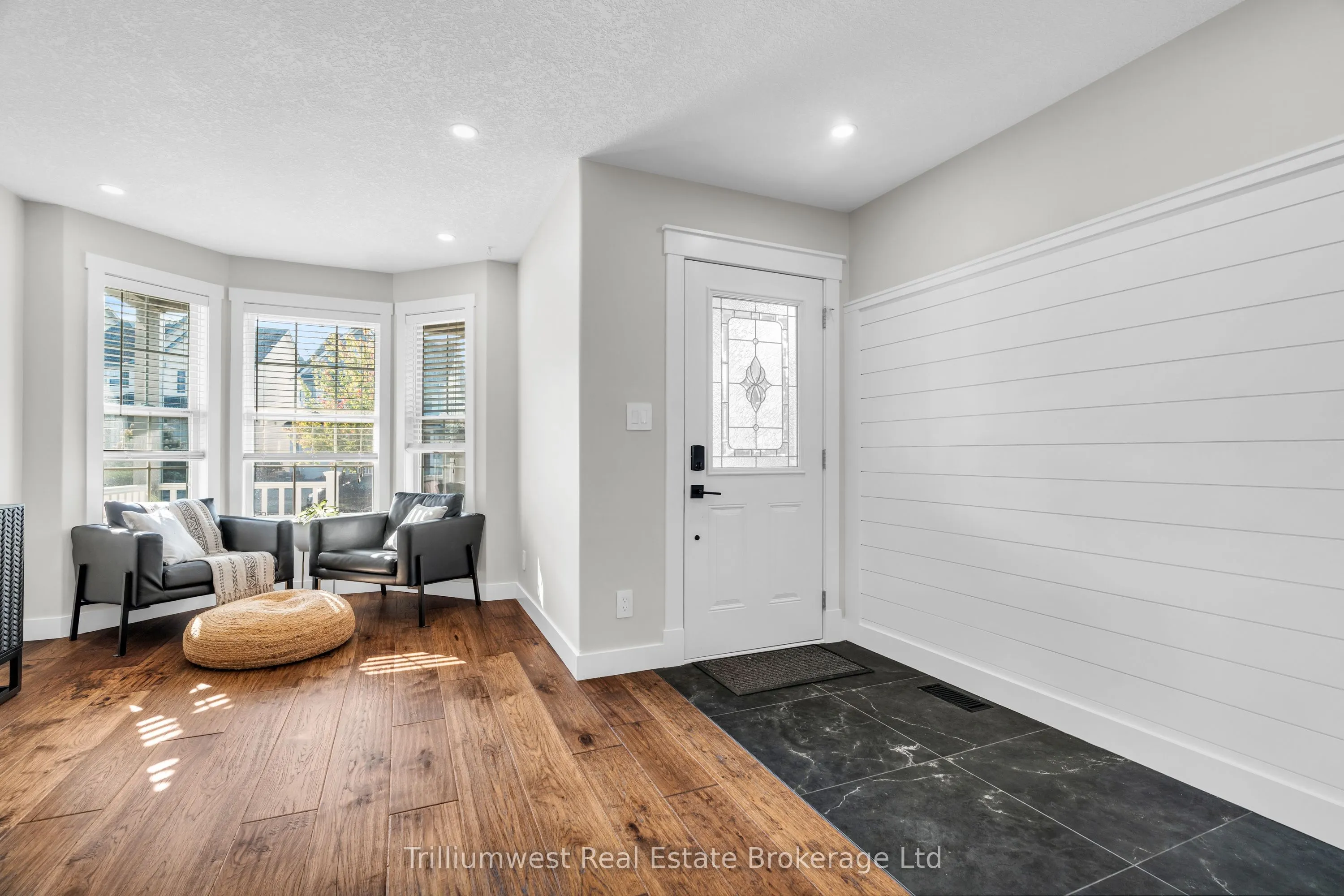 220 Ridge Top Crescent