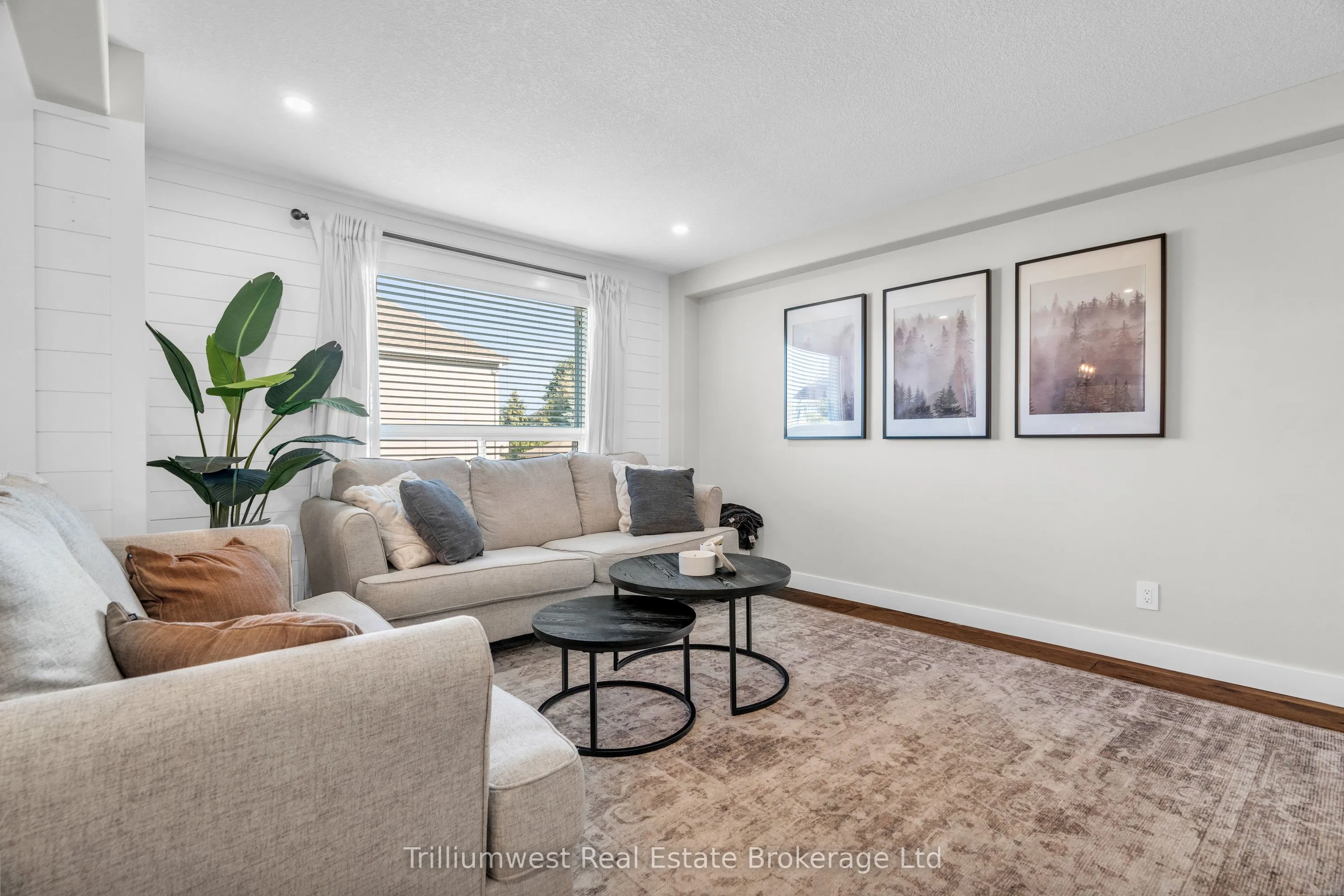 220 Ridge Top Crescent