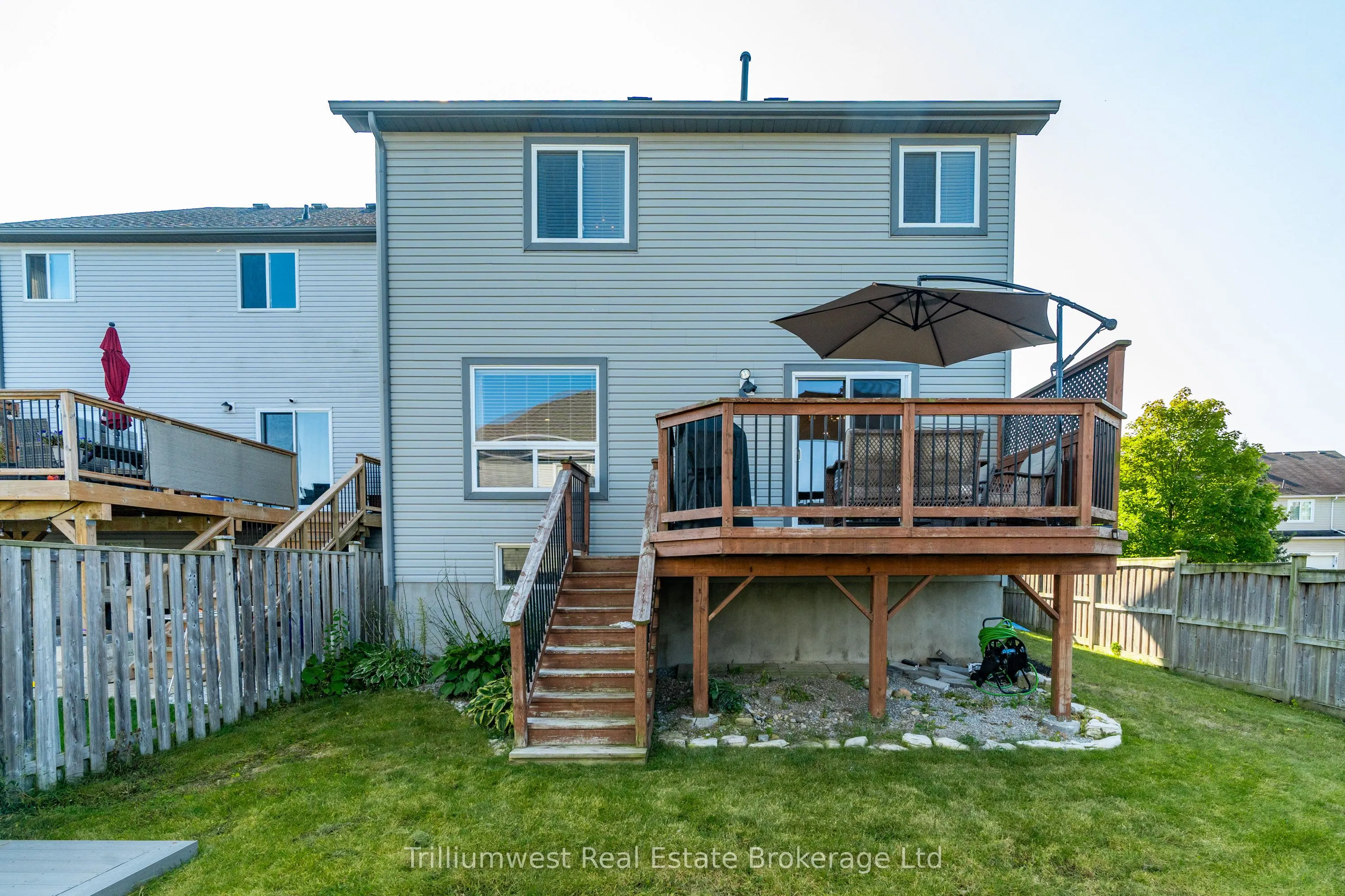 220 Ridge Top Crescent