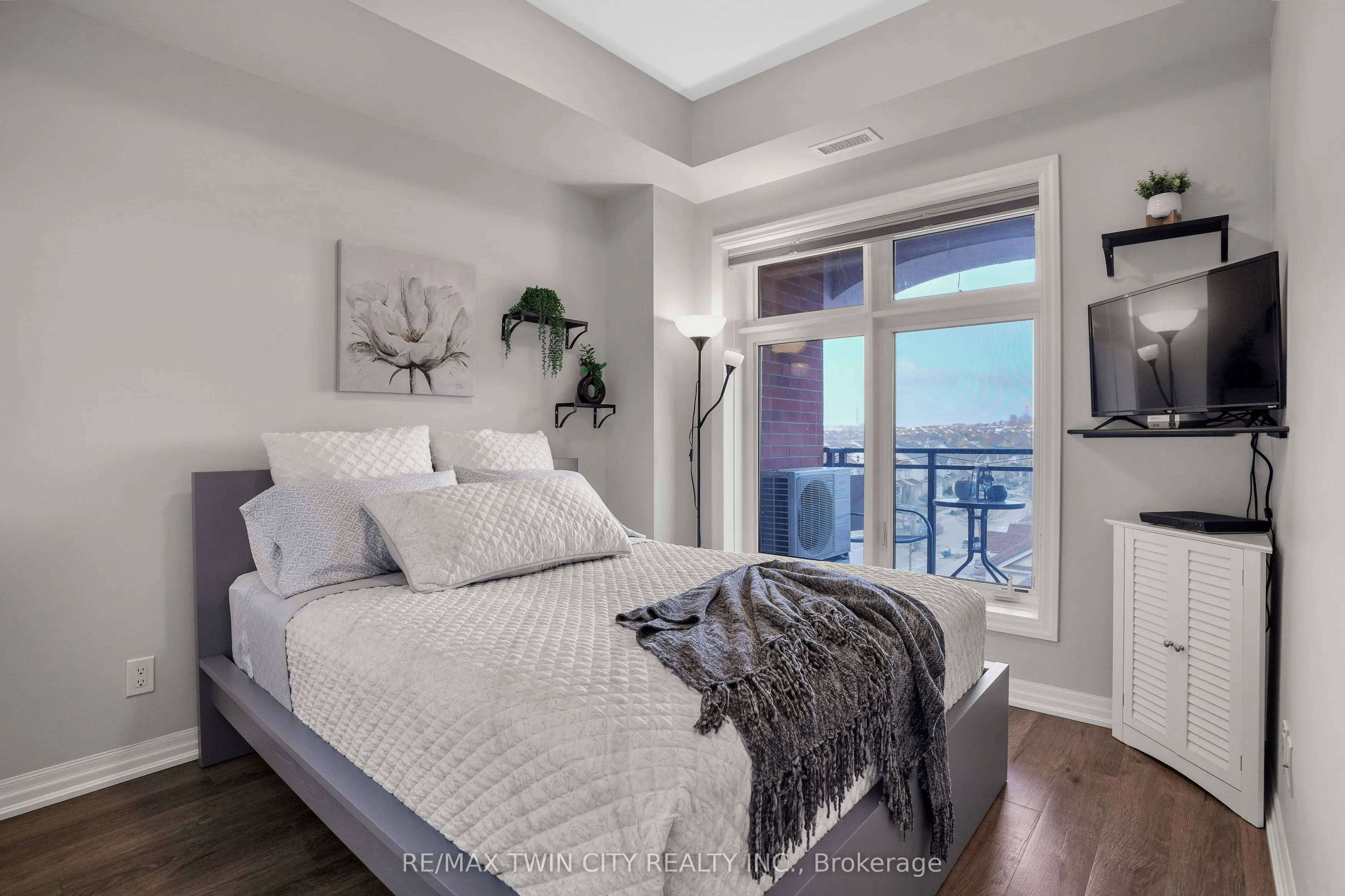 195 Commonwealth Street, #403