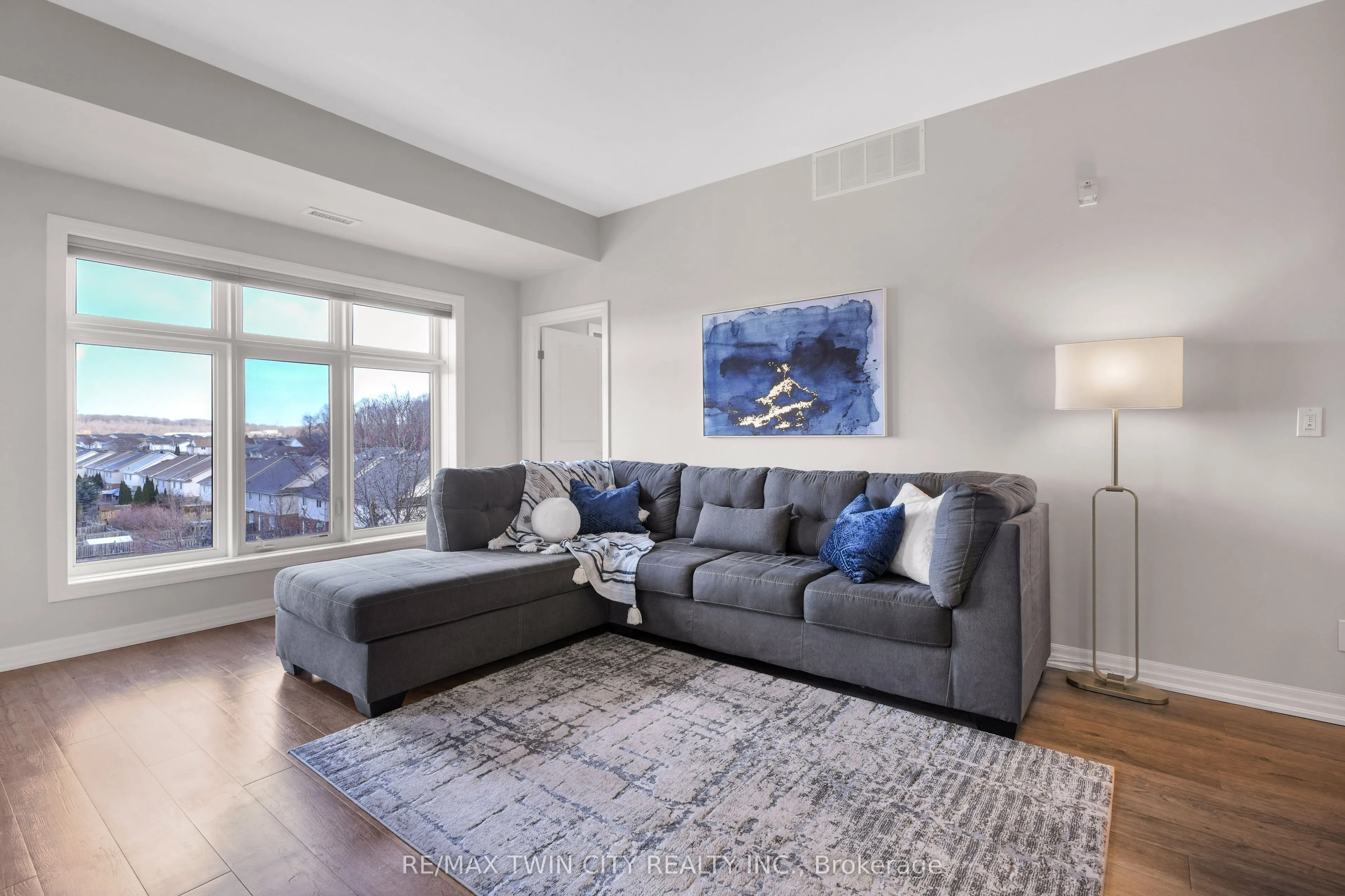 195 Commonwealth Street, #403