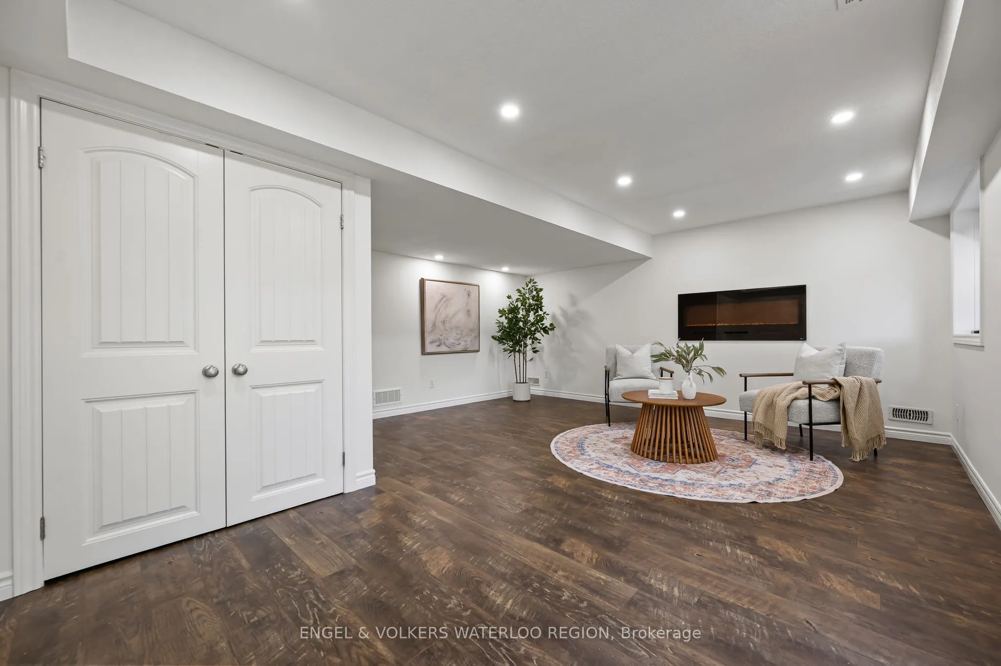 6 Upper Mercer Street, #D16