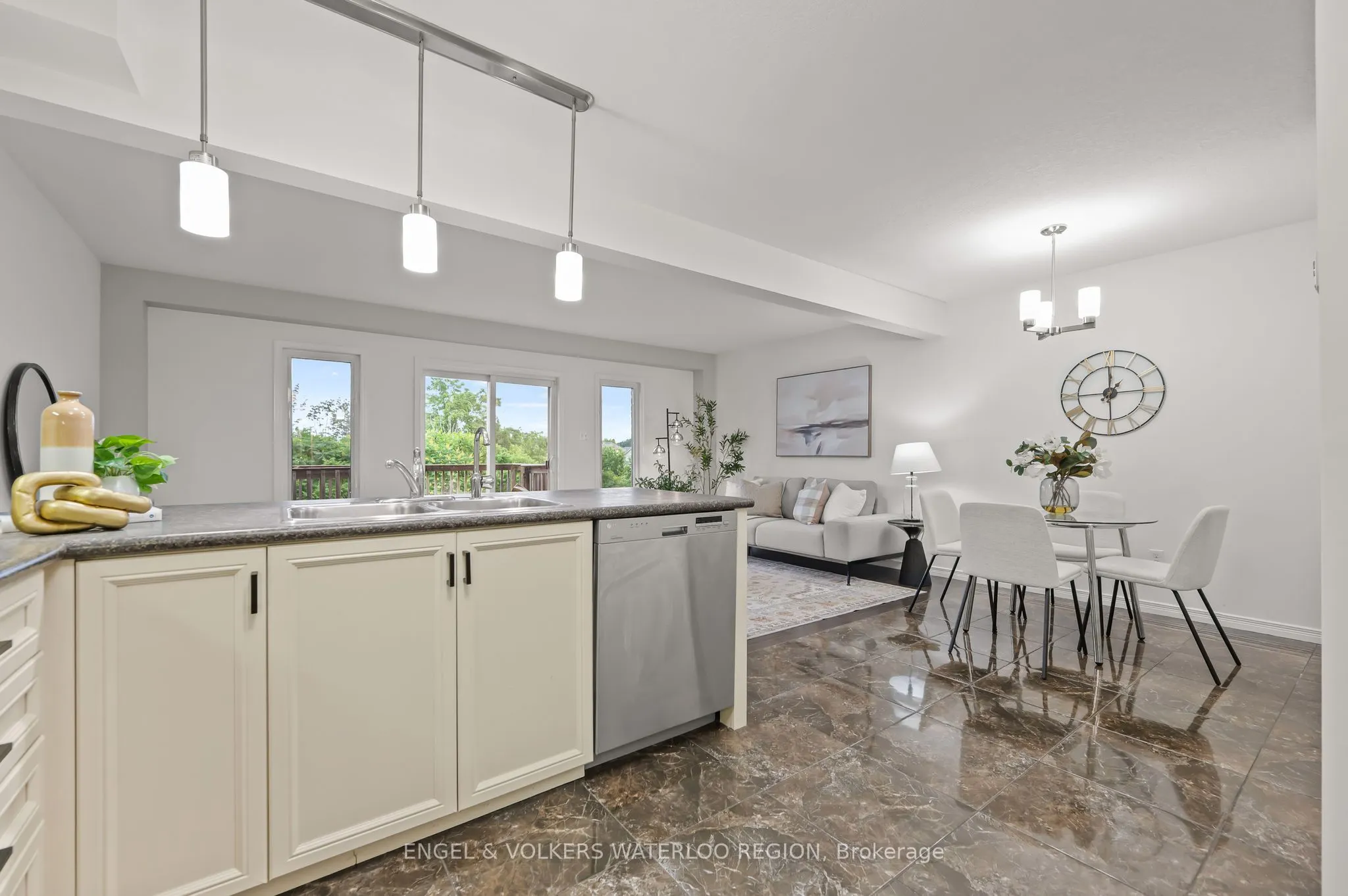 6 Upper Mercer Street, #D16
