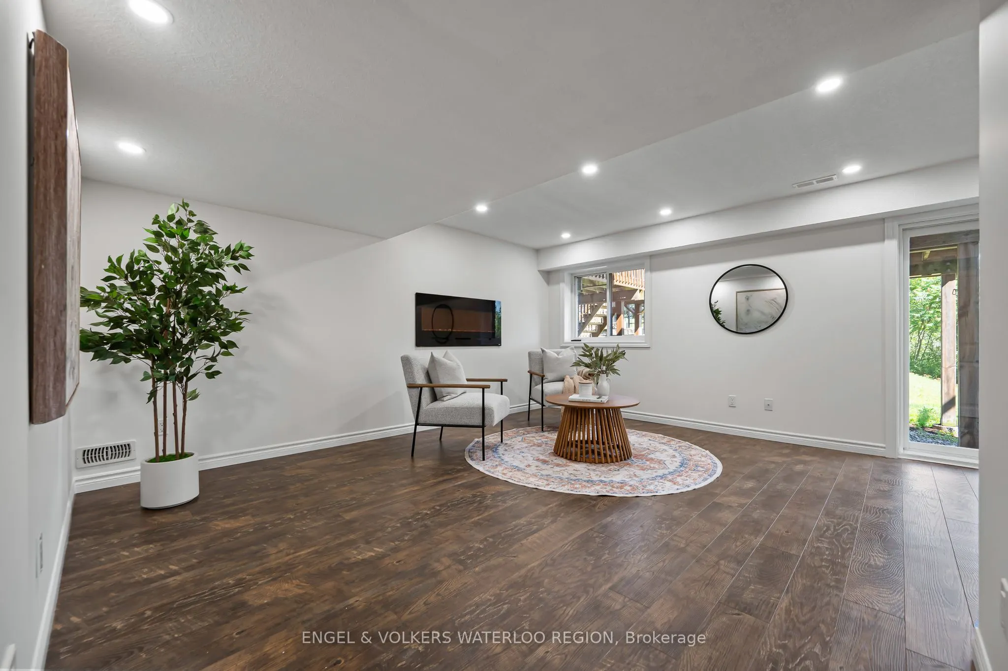 6 Upper Mercer Street, #D16