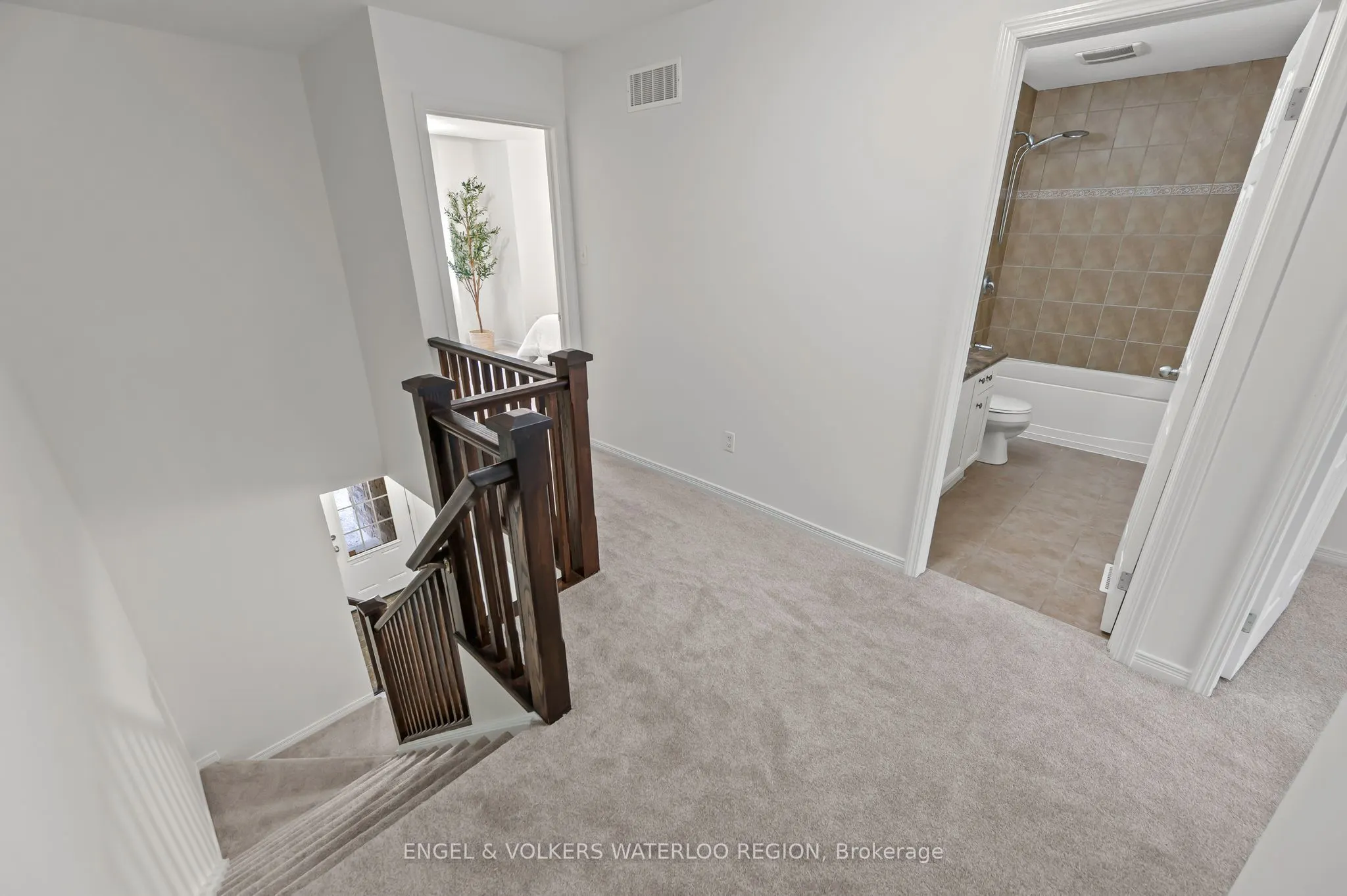 6 Upper Mercer Street, #D16