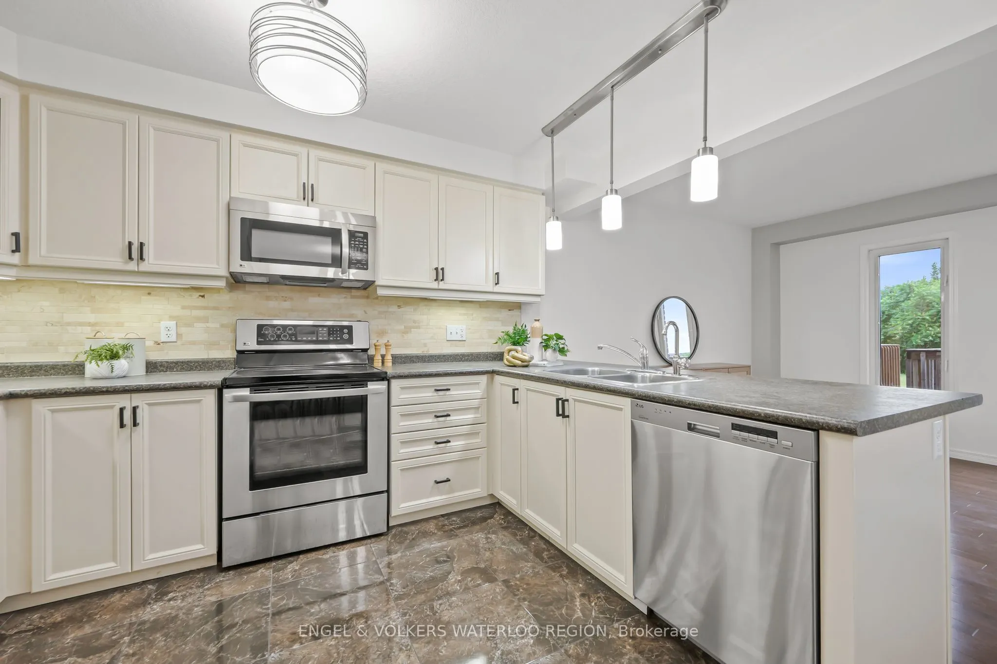 6 Upper Mercer Street, #D16