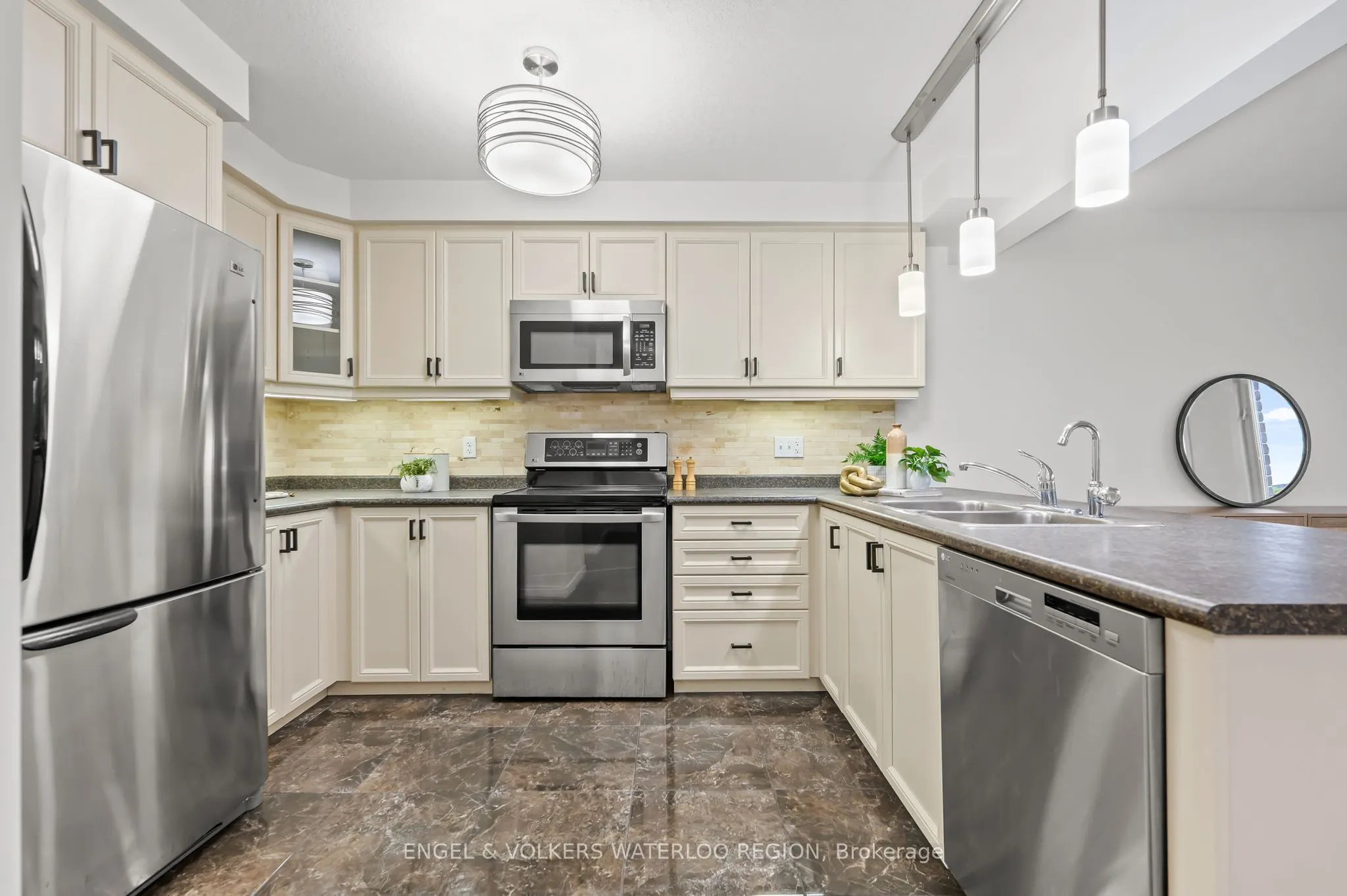 6 Upper Mercer Street, #D16