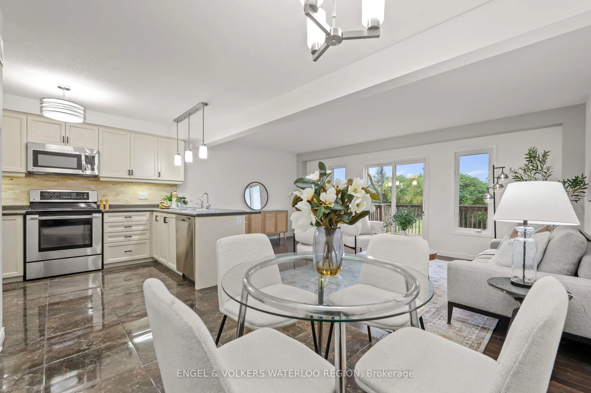 6 Upper Mercer Street, #D16