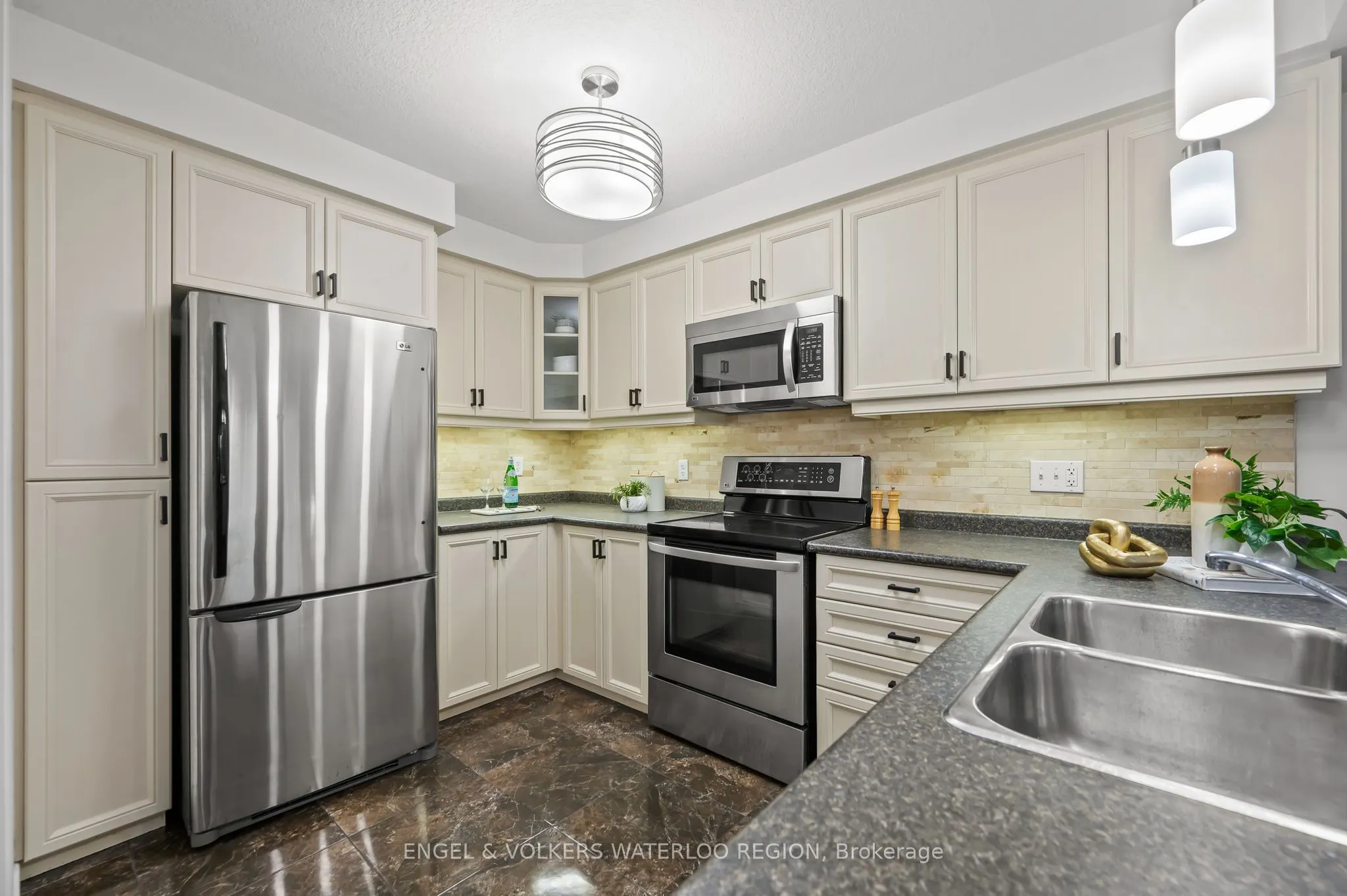 6 Upper Mercer Street, #D16