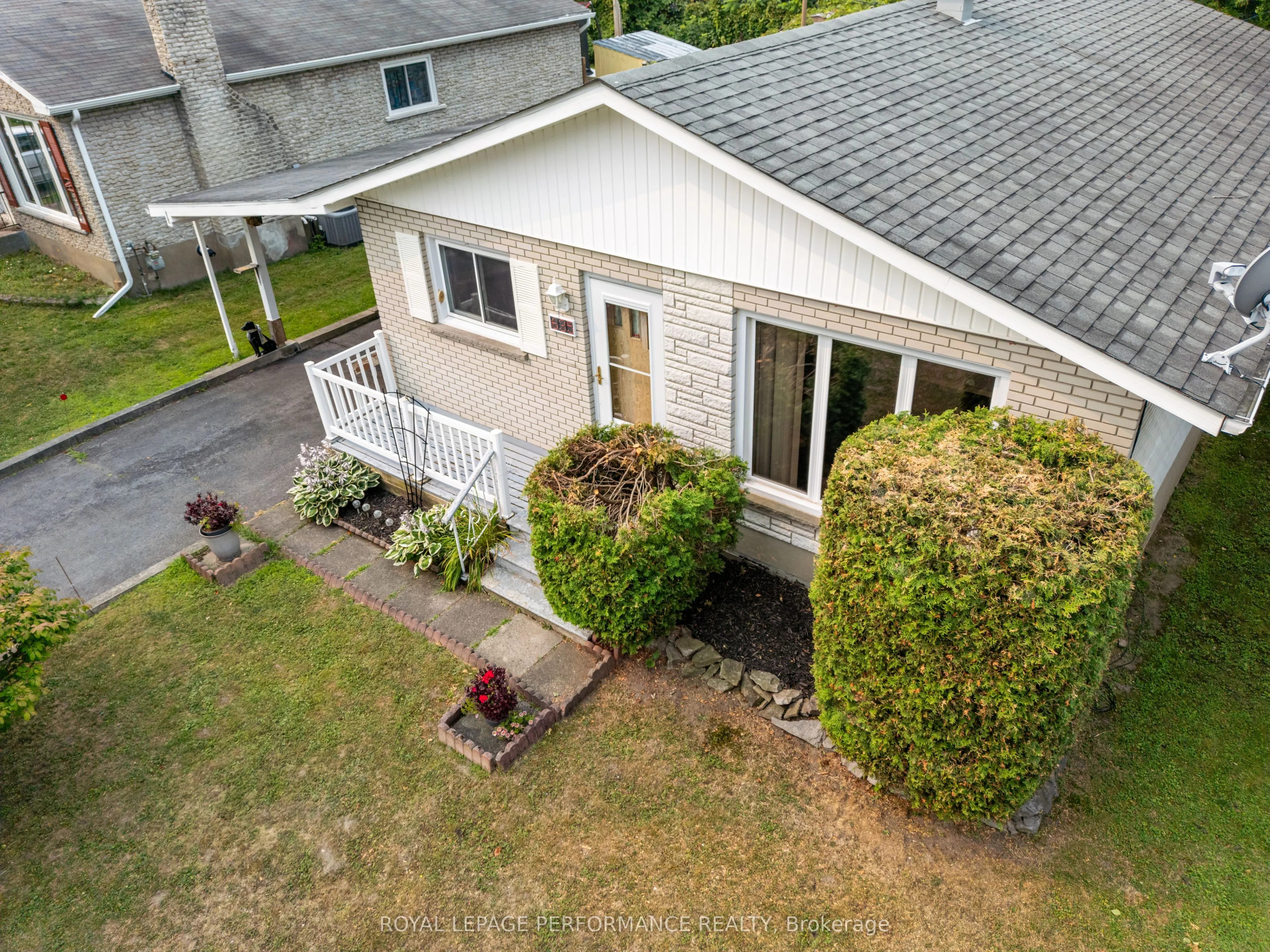 635 Hamilton Crescent E