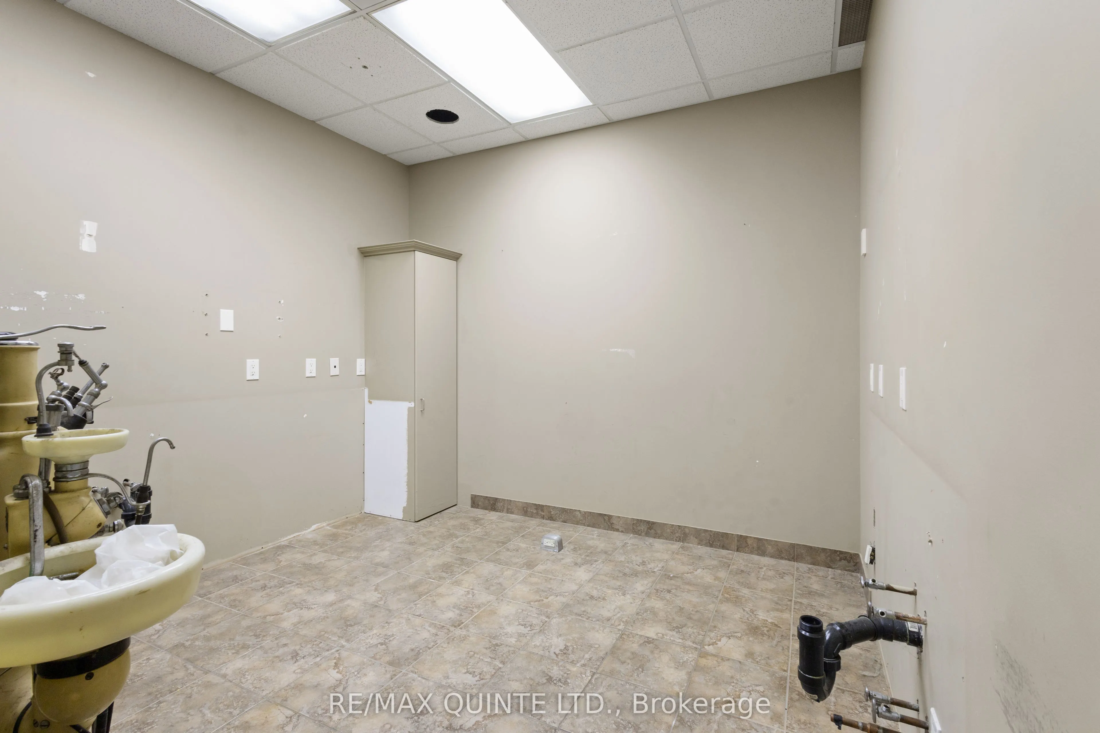 66 Dundas Street E, #B
