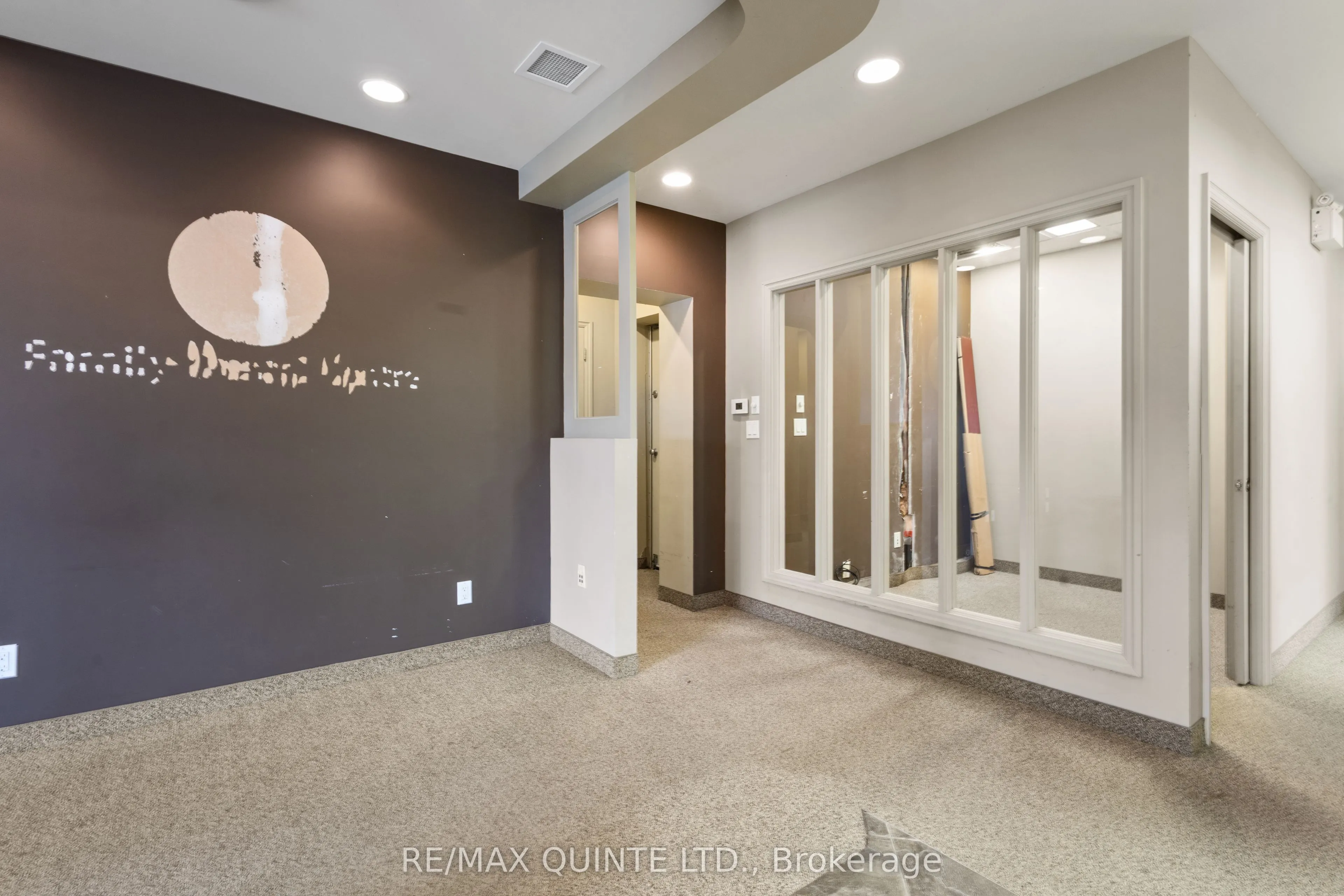 66 Dundas Street E, #B