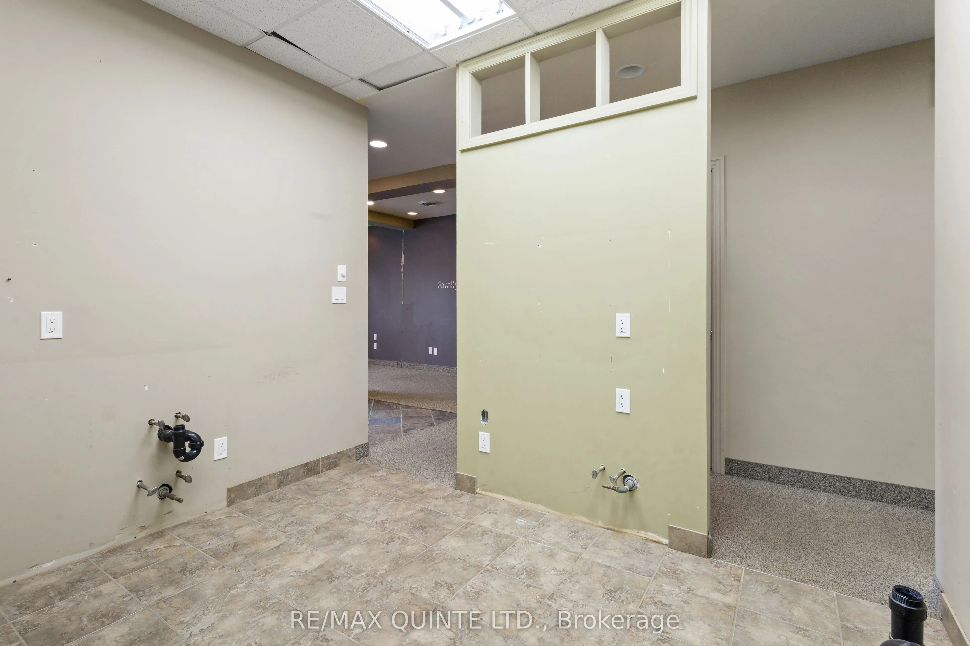 66 Dundas Street E, #B