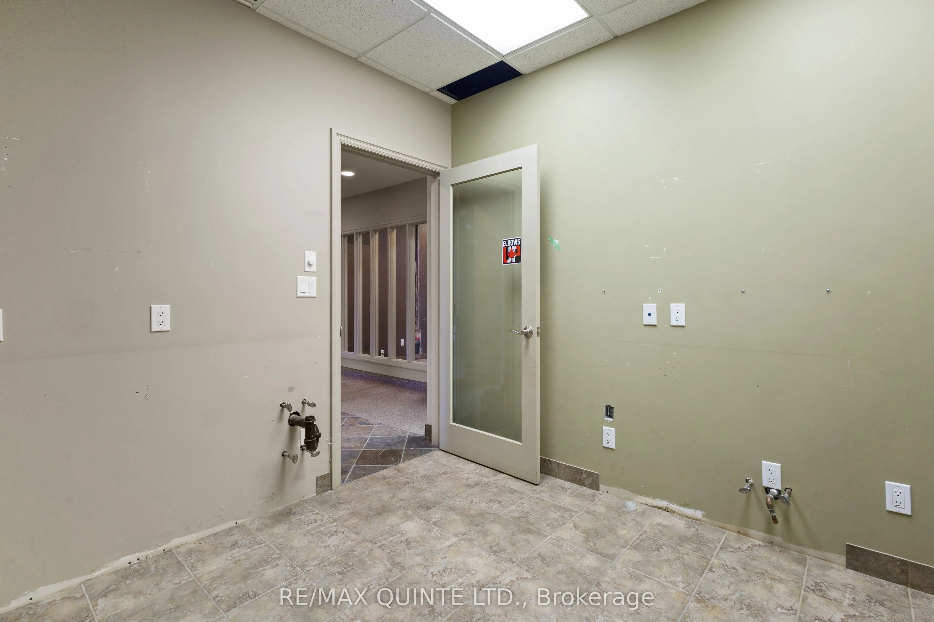 66 Dundas Street E, #B