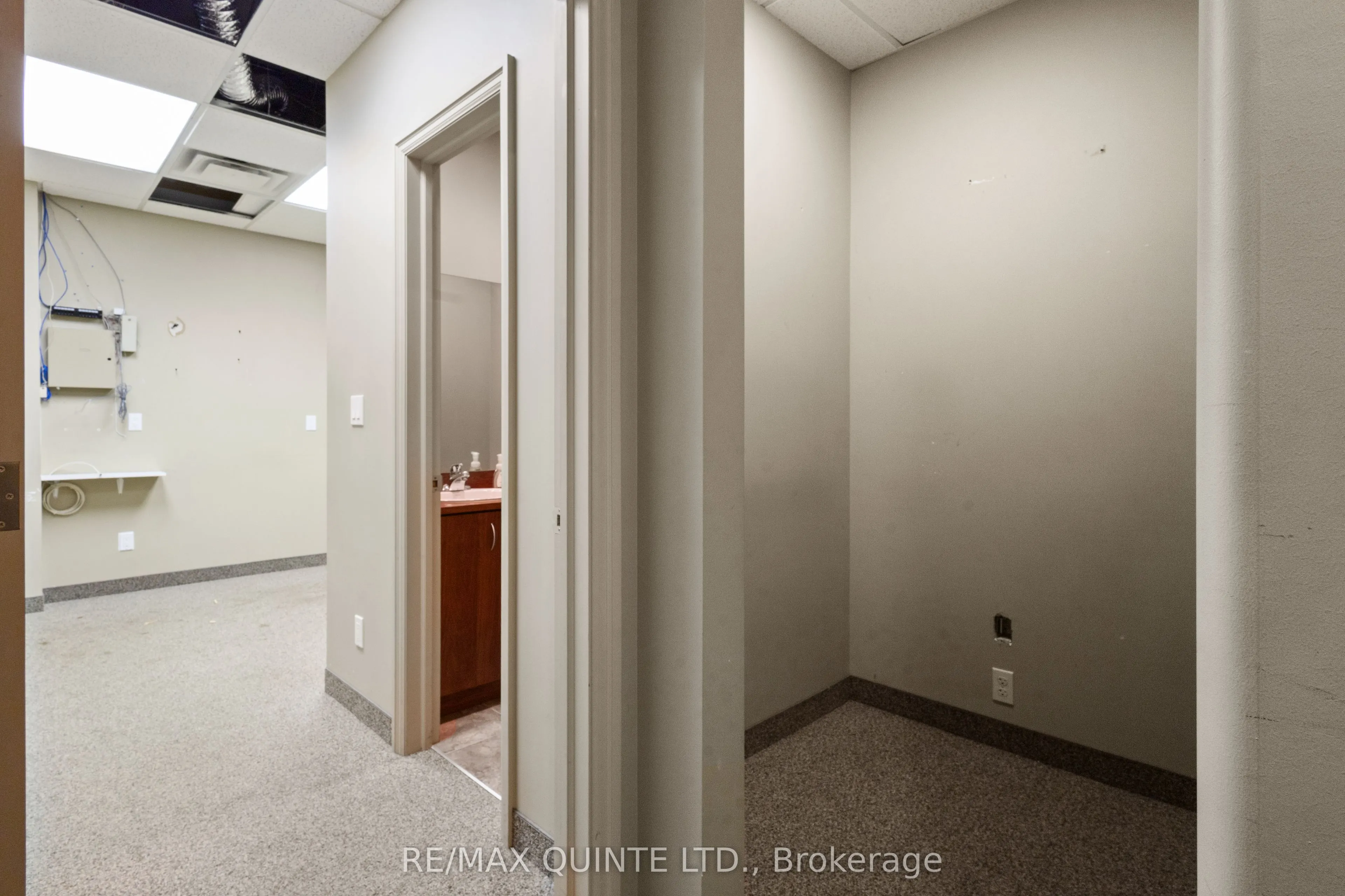66 Dundas Street E, #B