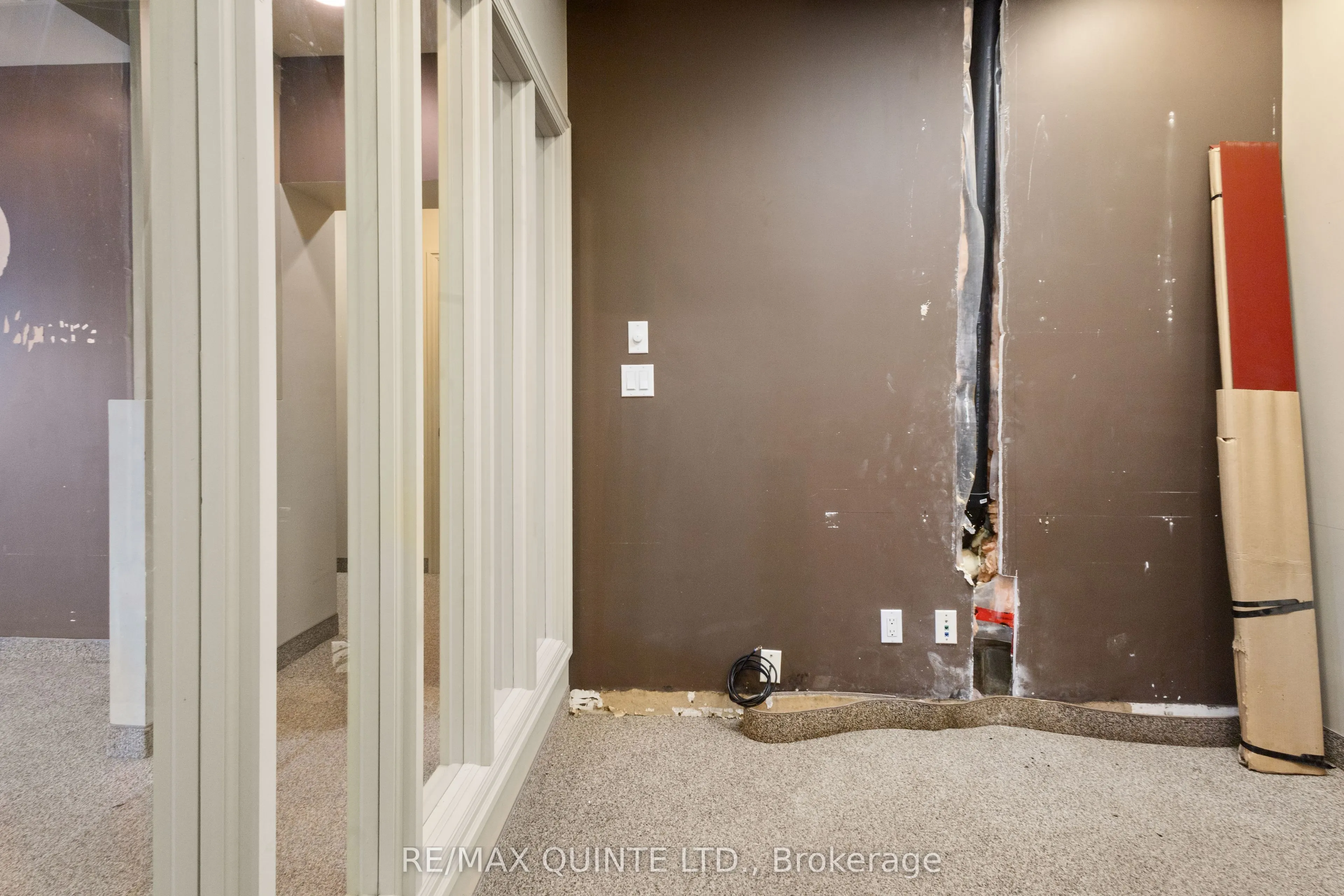 66 Dundas Street E, #B