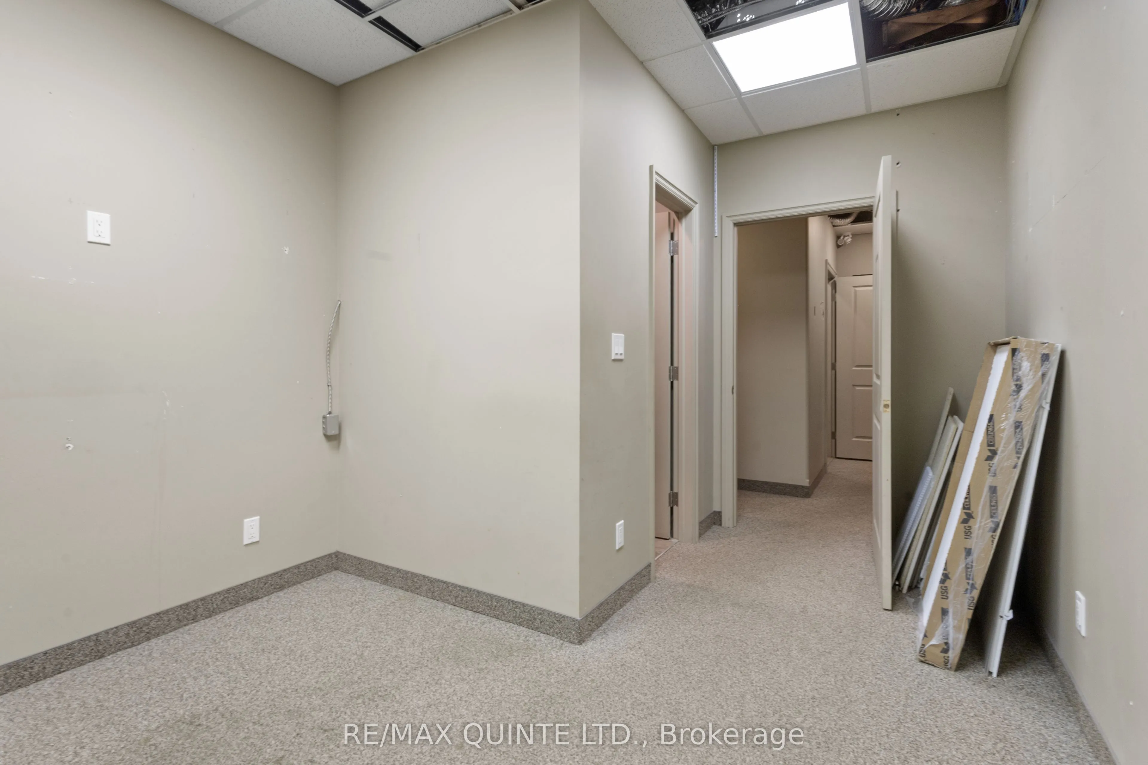 66 Dundas Street E, #B