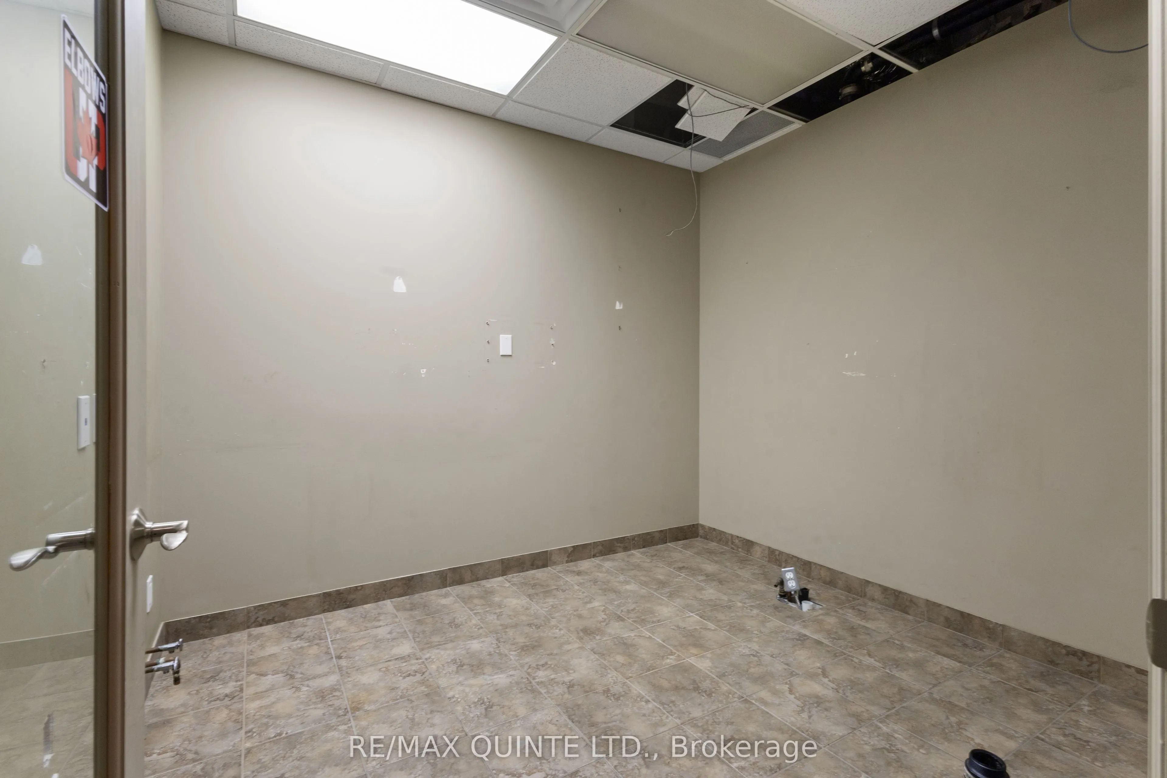 66 Dundas Street E, #B