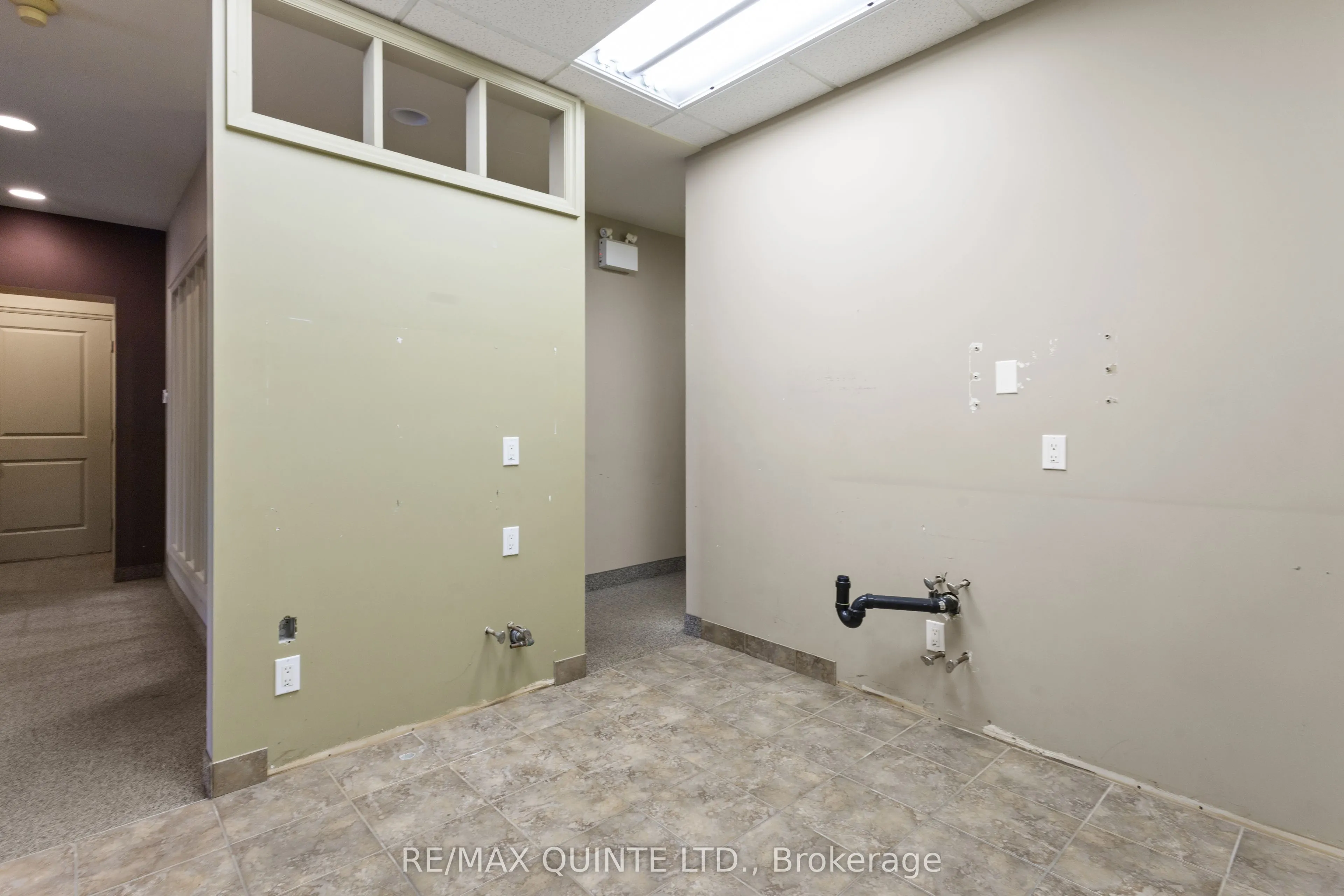 66 Dundas Street E, #B