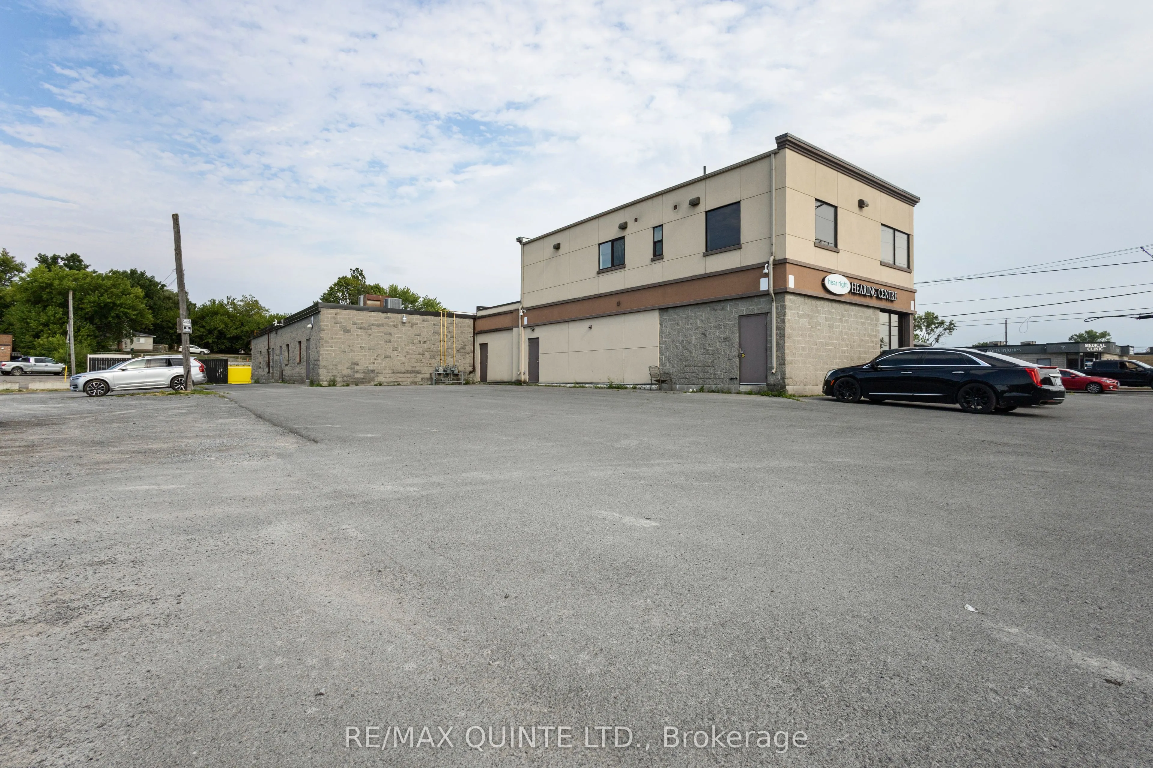 66 Dundas Street E, #B