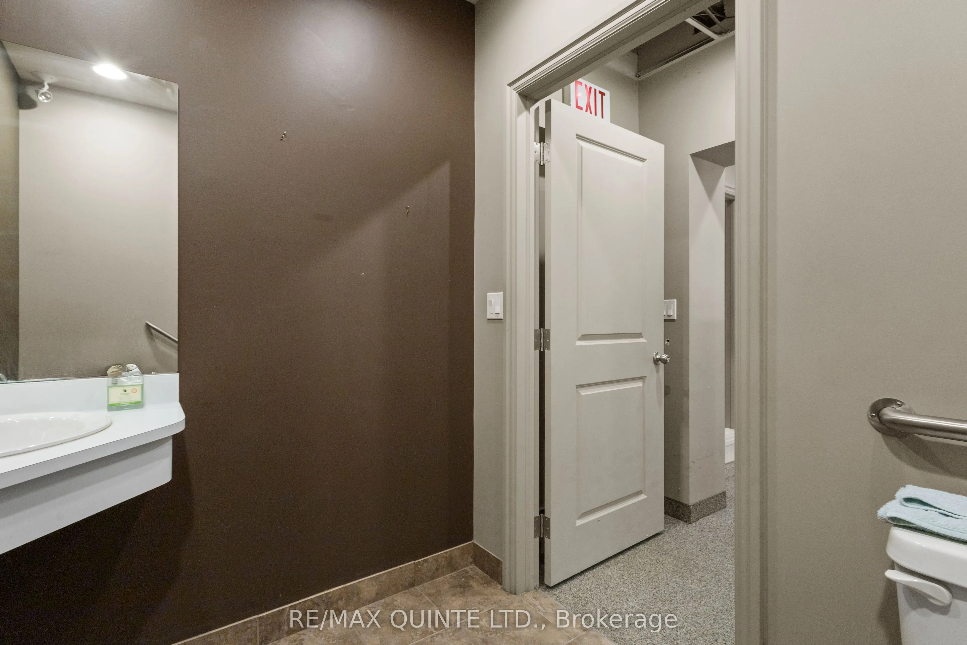 66 Dundas Street E, #B
