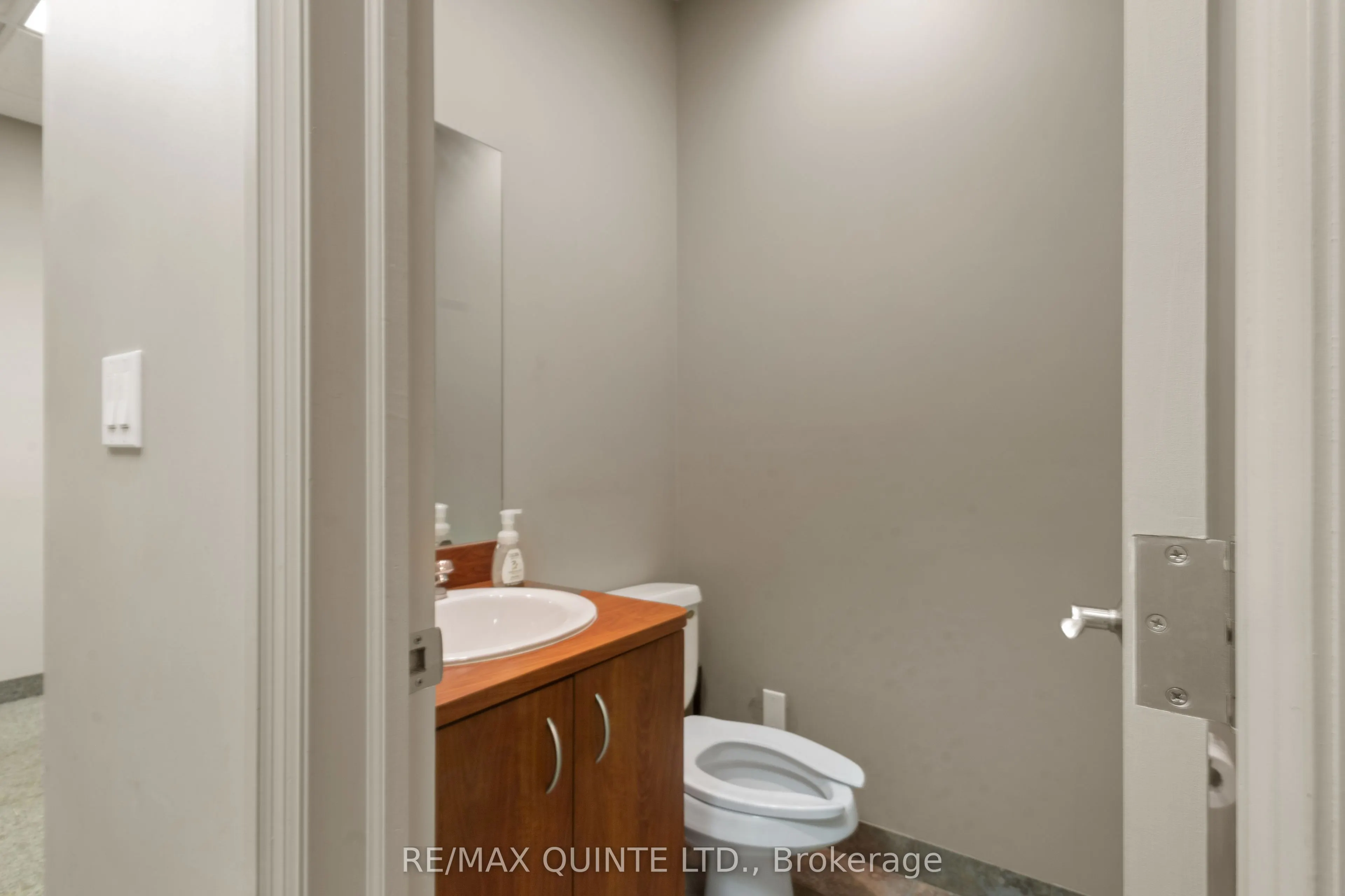 66 Dundas Street E, #B
