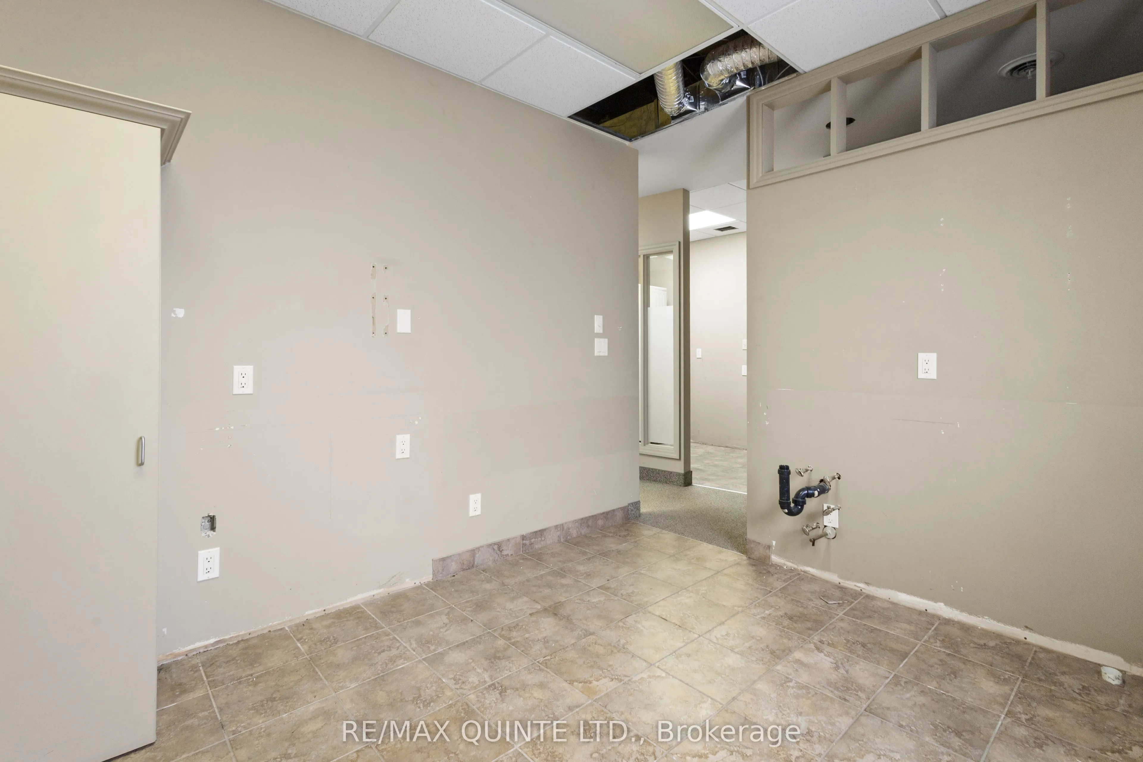 66 Dundas Street E, #B